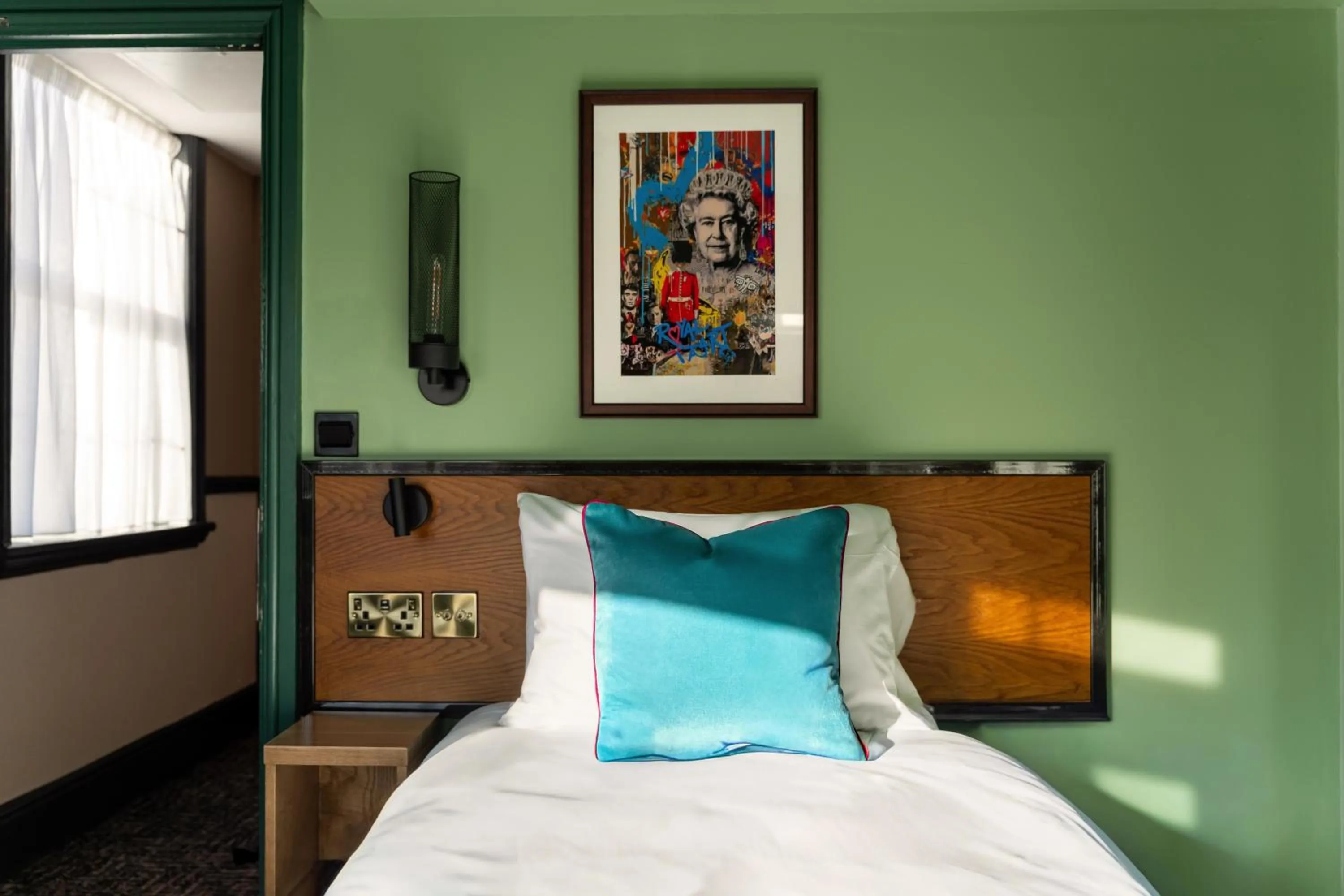 Bed in The Wellington Hotel