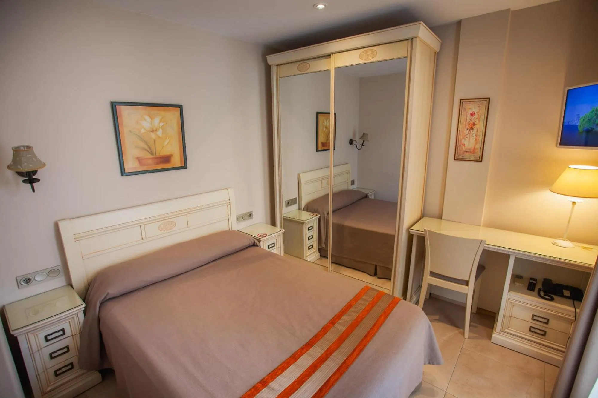 Bed in Hotel Versalles