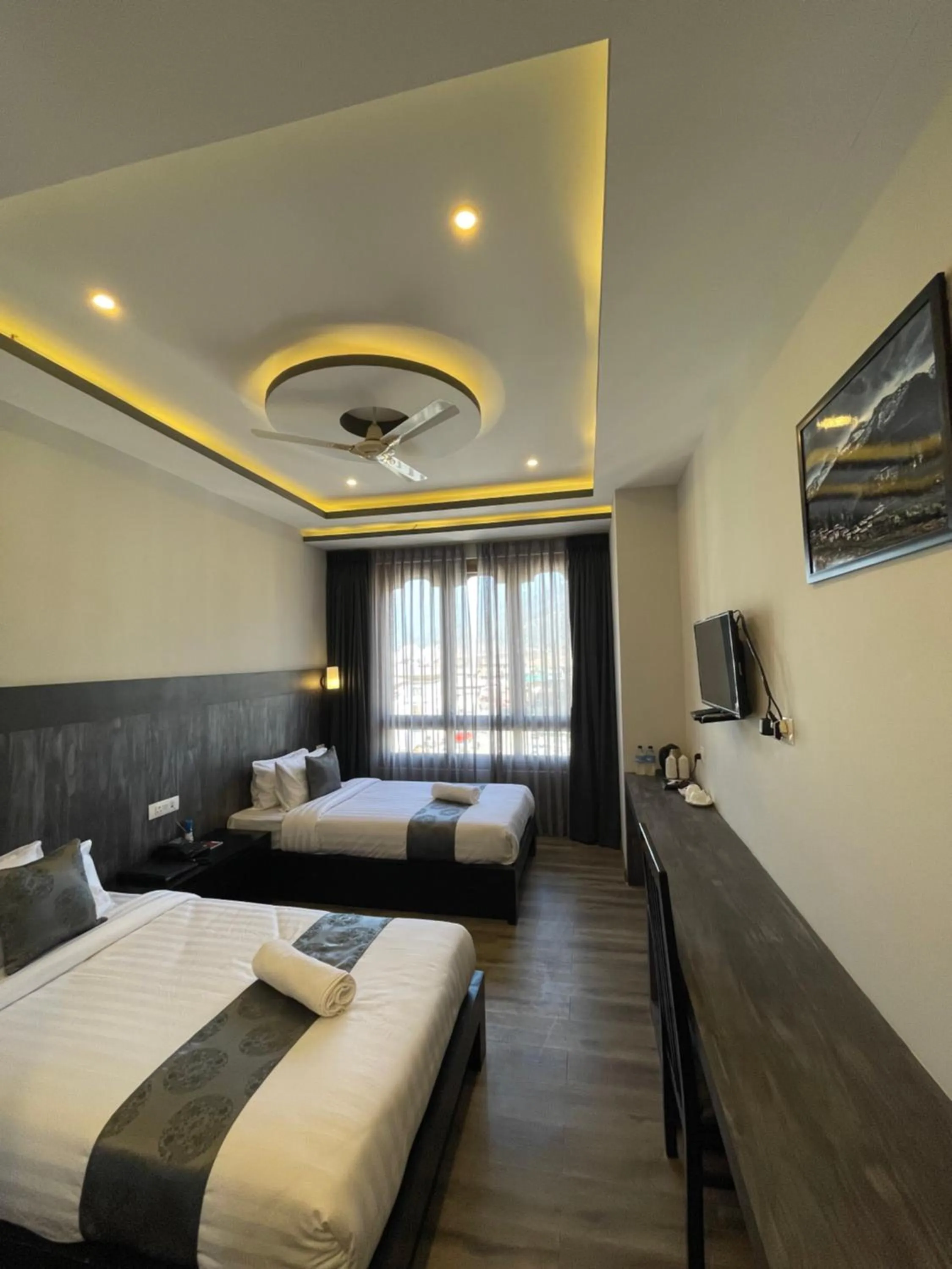 Shower, Bed in Yang Bhutan Hotel