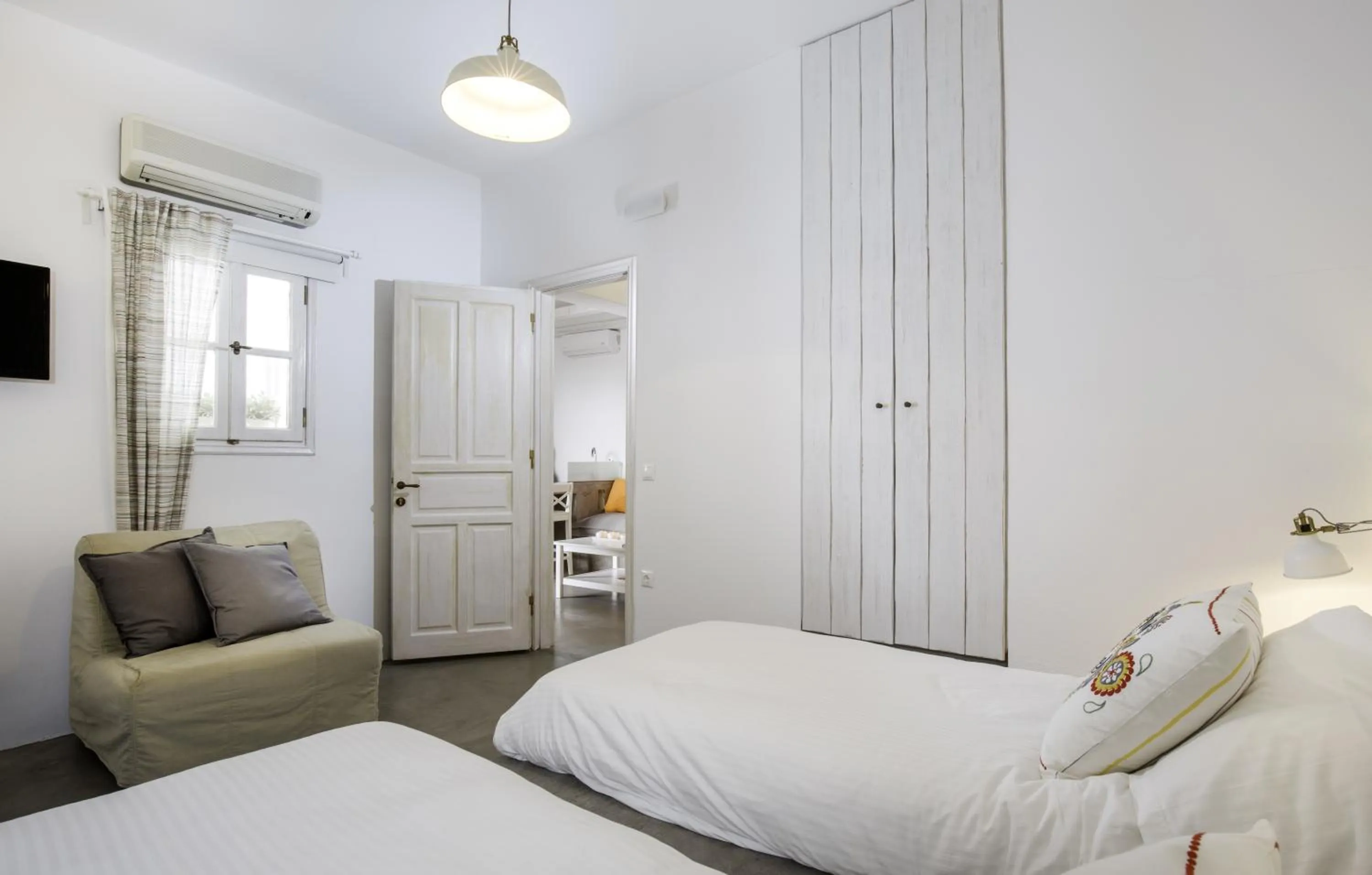 Bedroom, Bed in Lindian Pearl