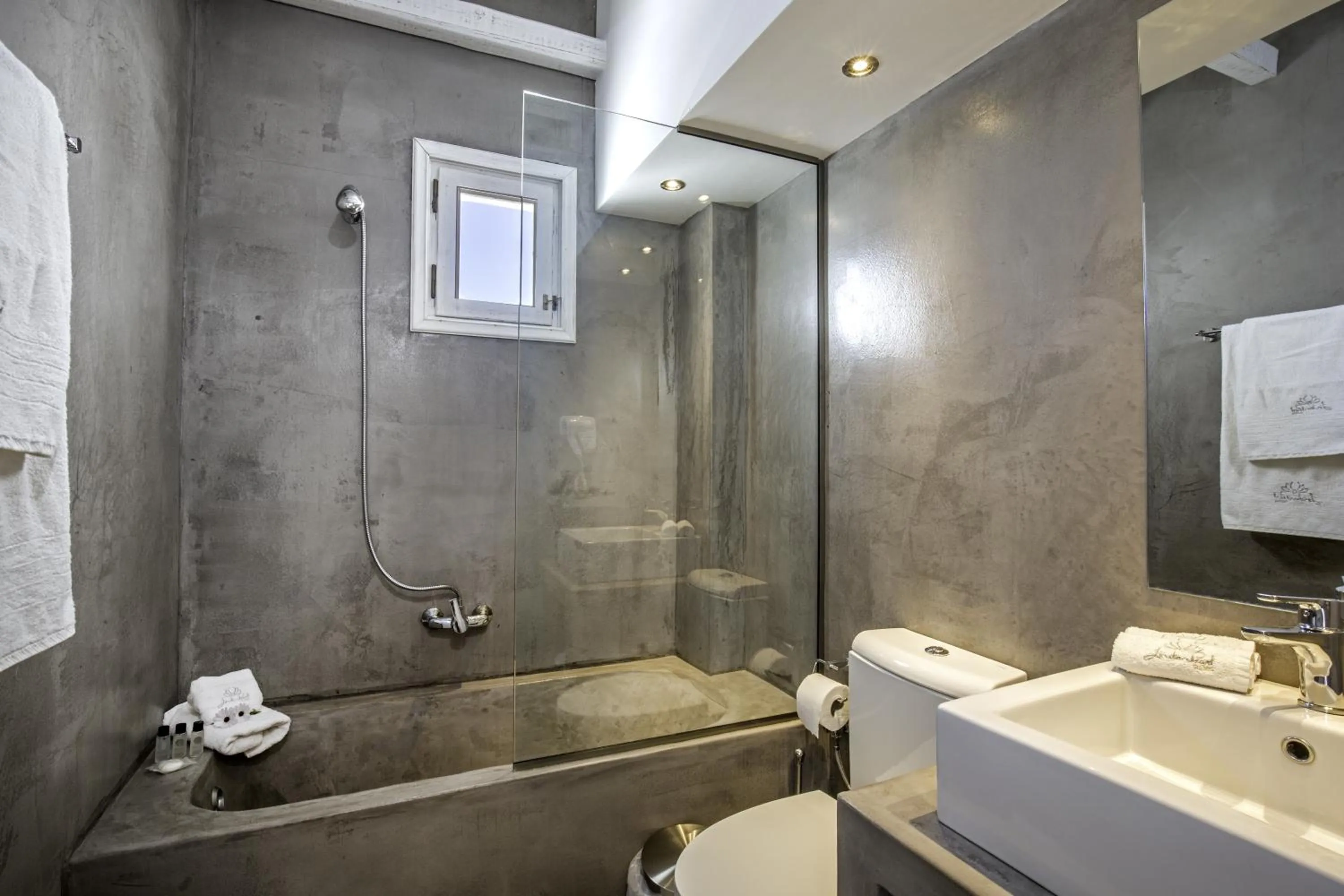 Bathroom in Lindian Pearl