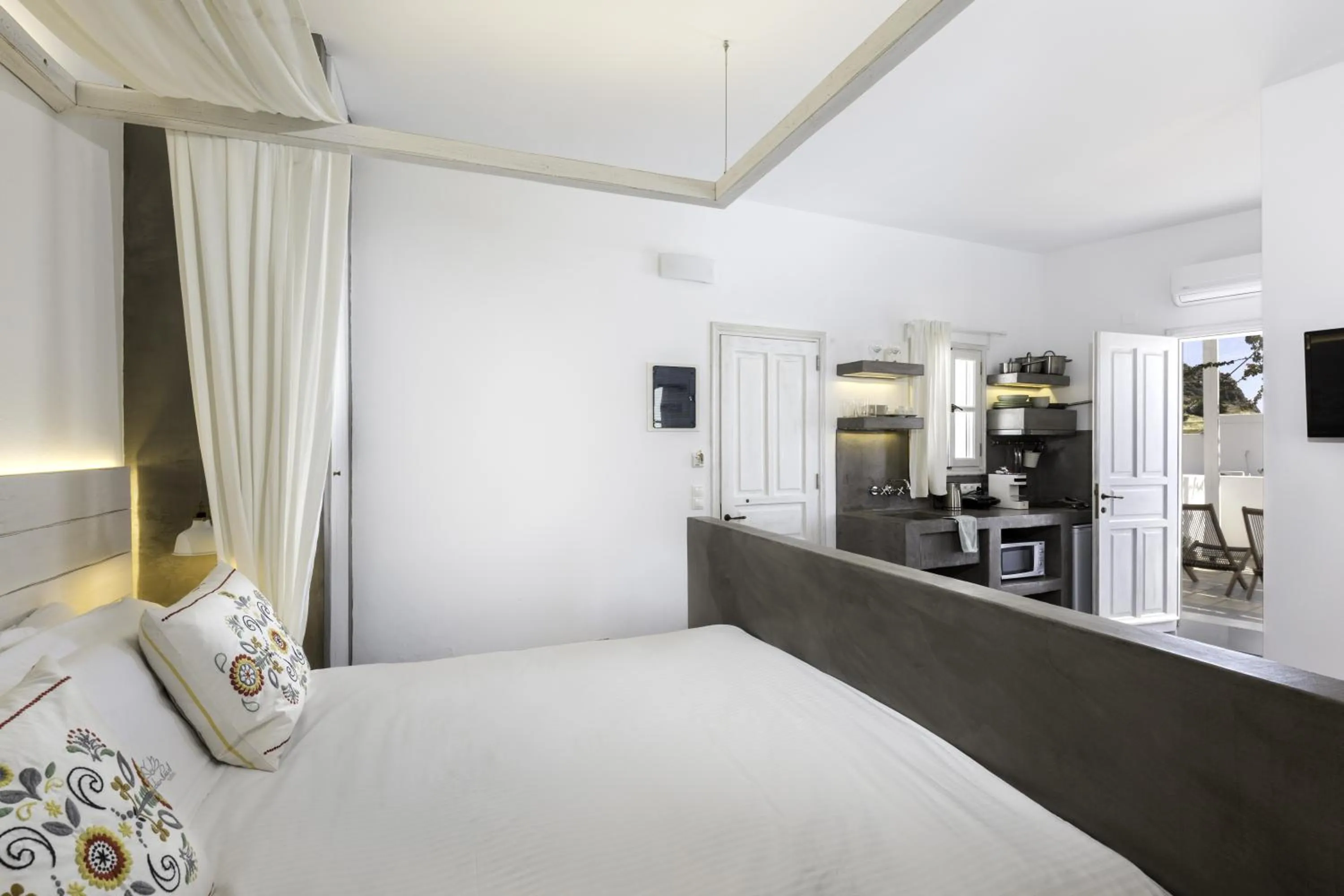 Kitchen or kitchenette, Bed in Lindian Pearl