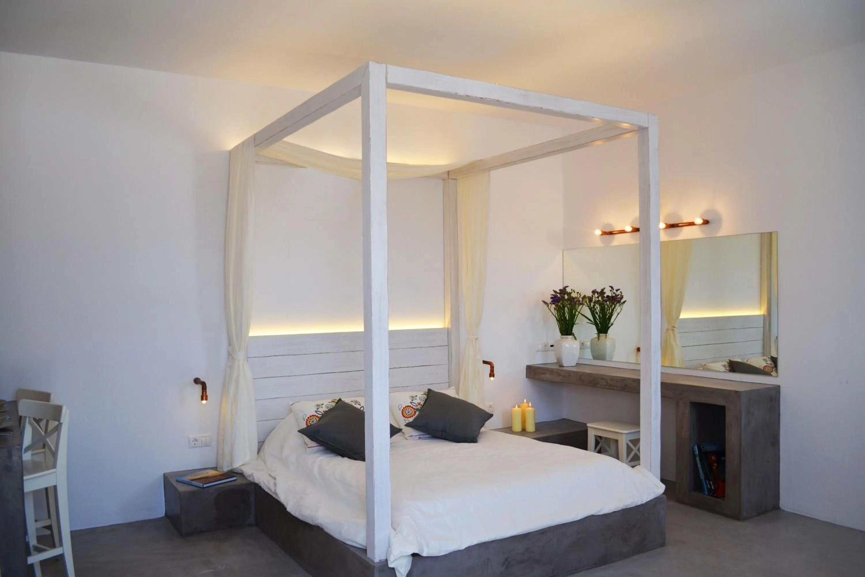 Bed in Lindian Pearl