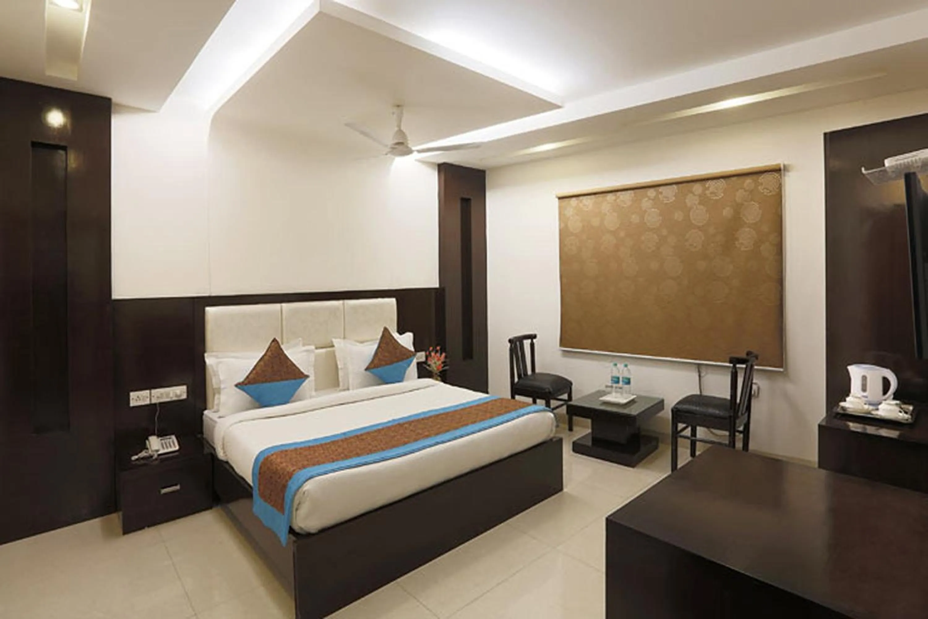 Bedroom, Bed in Arch Anand Lok Inn Mahipalpur, IGI Delhi Airport