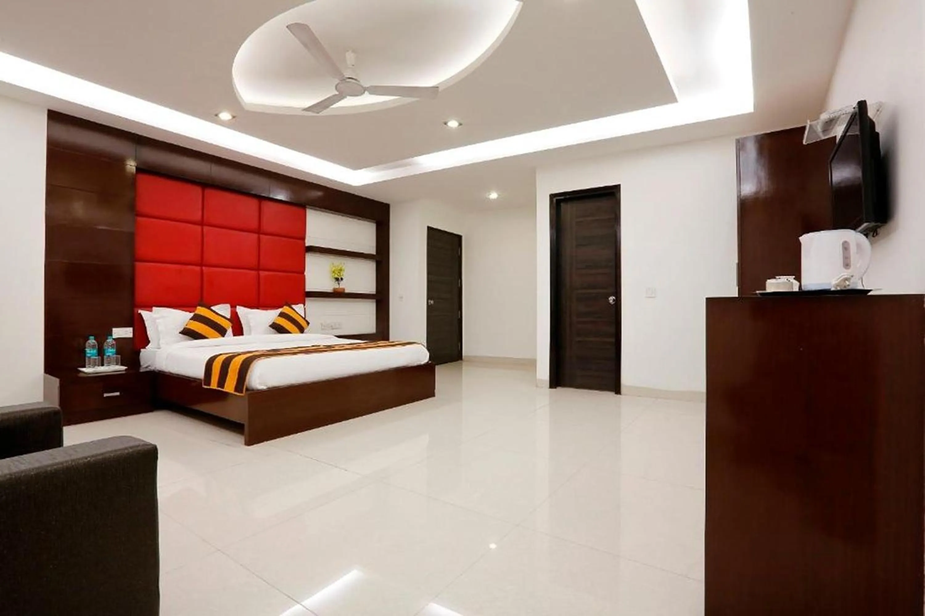 Bedroom, Bed in Arch Anand Lok Inn Mahipalpur, IGI Delhi Airport