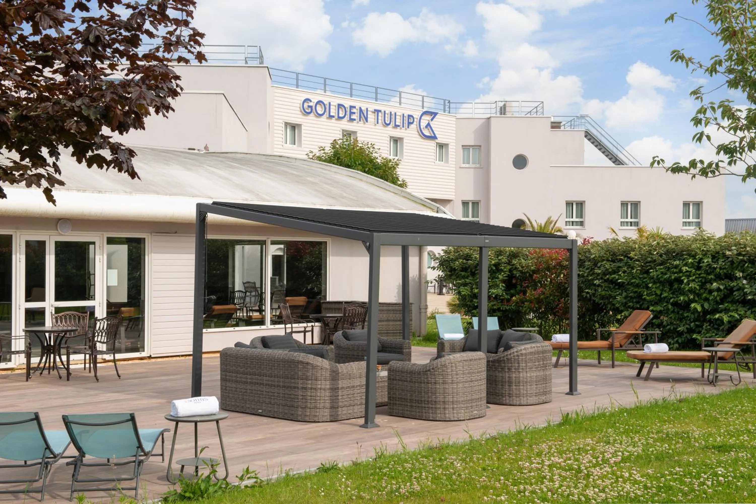 Property building in Golden Tulip Dieppe Hôtel & Spa