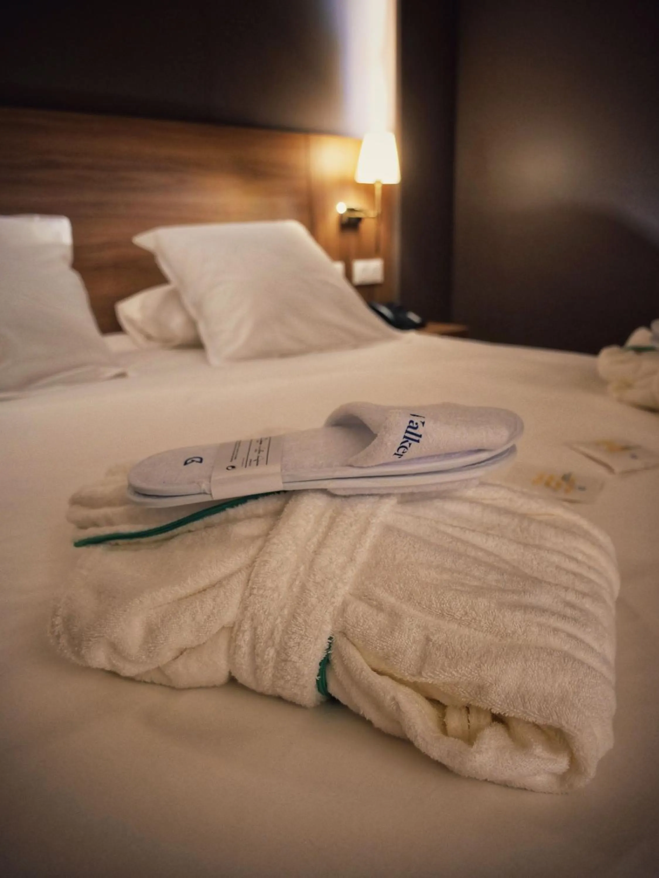 Bed in Golden Tulip Dieppe Hôtel & Spa