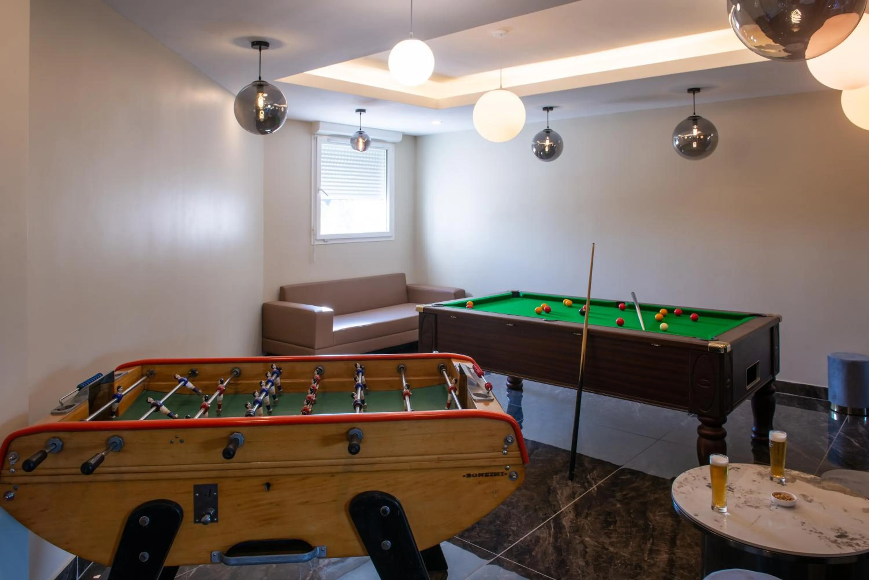Billiard in Golden Tulip Dieppe Hôtel & Spa