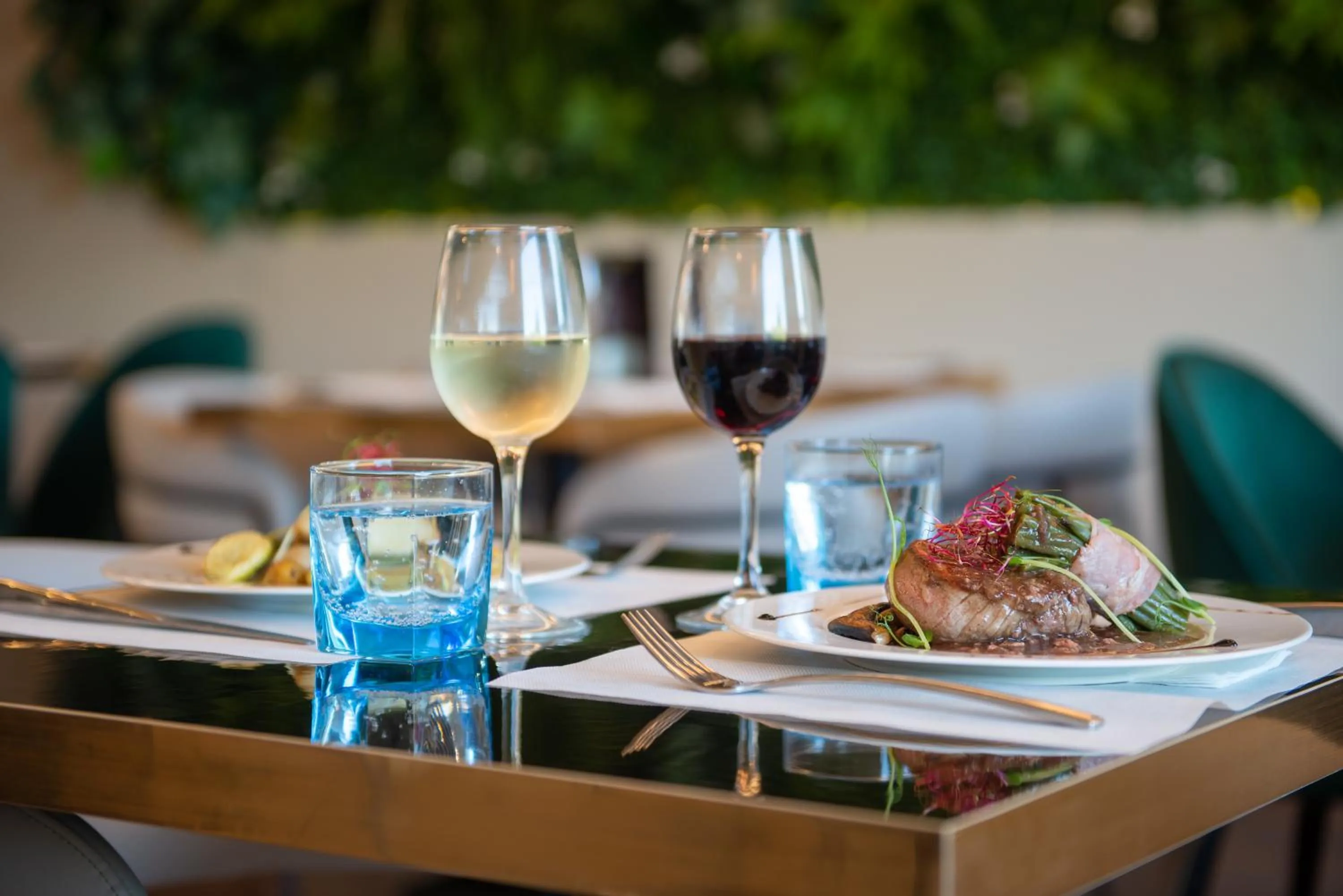 Restaurant/places to eat in Golden Tulip Dieppe Hôtel & Spa