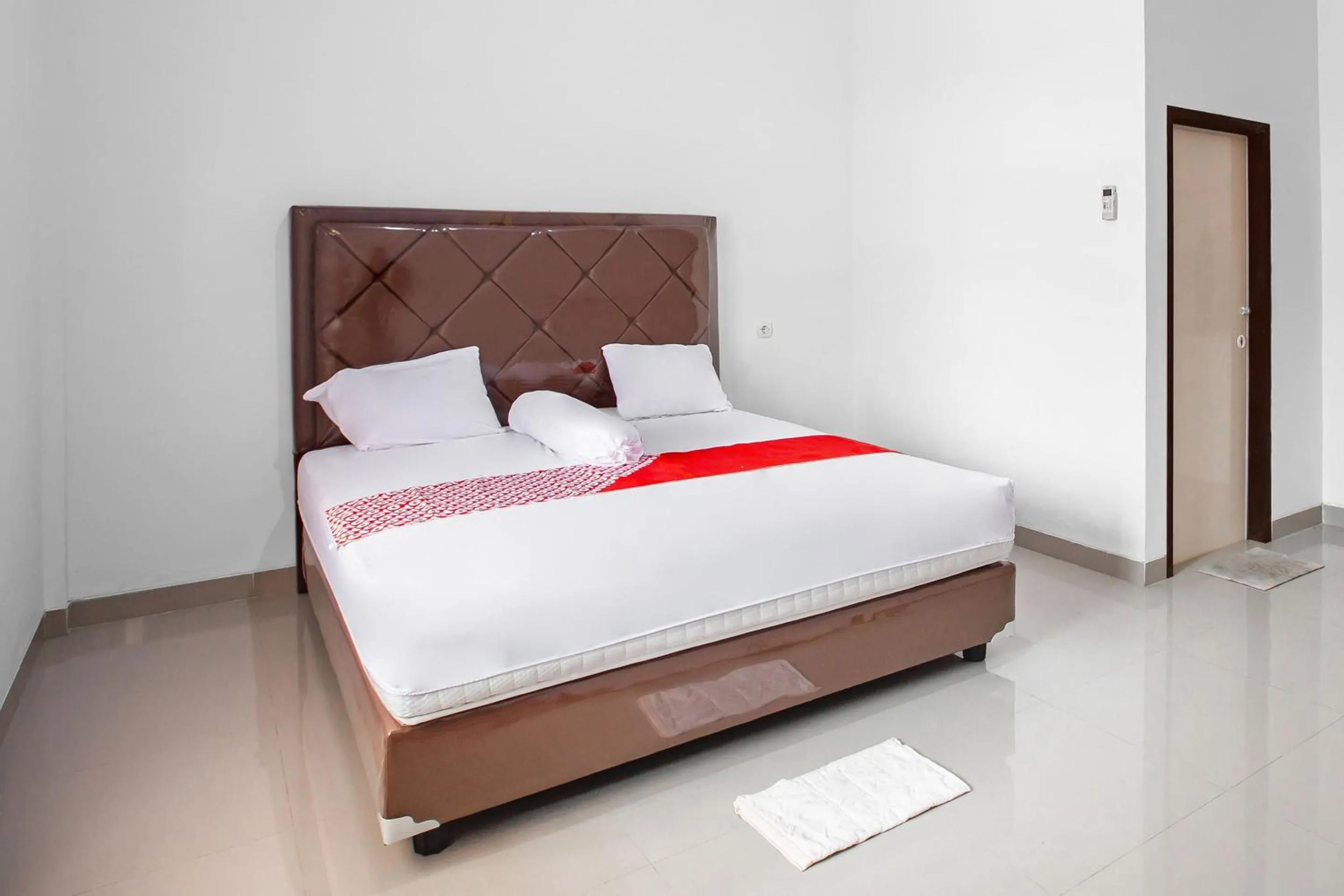 Bedroom, Bed in Hotel O Homestay Romauli Kampung Radja