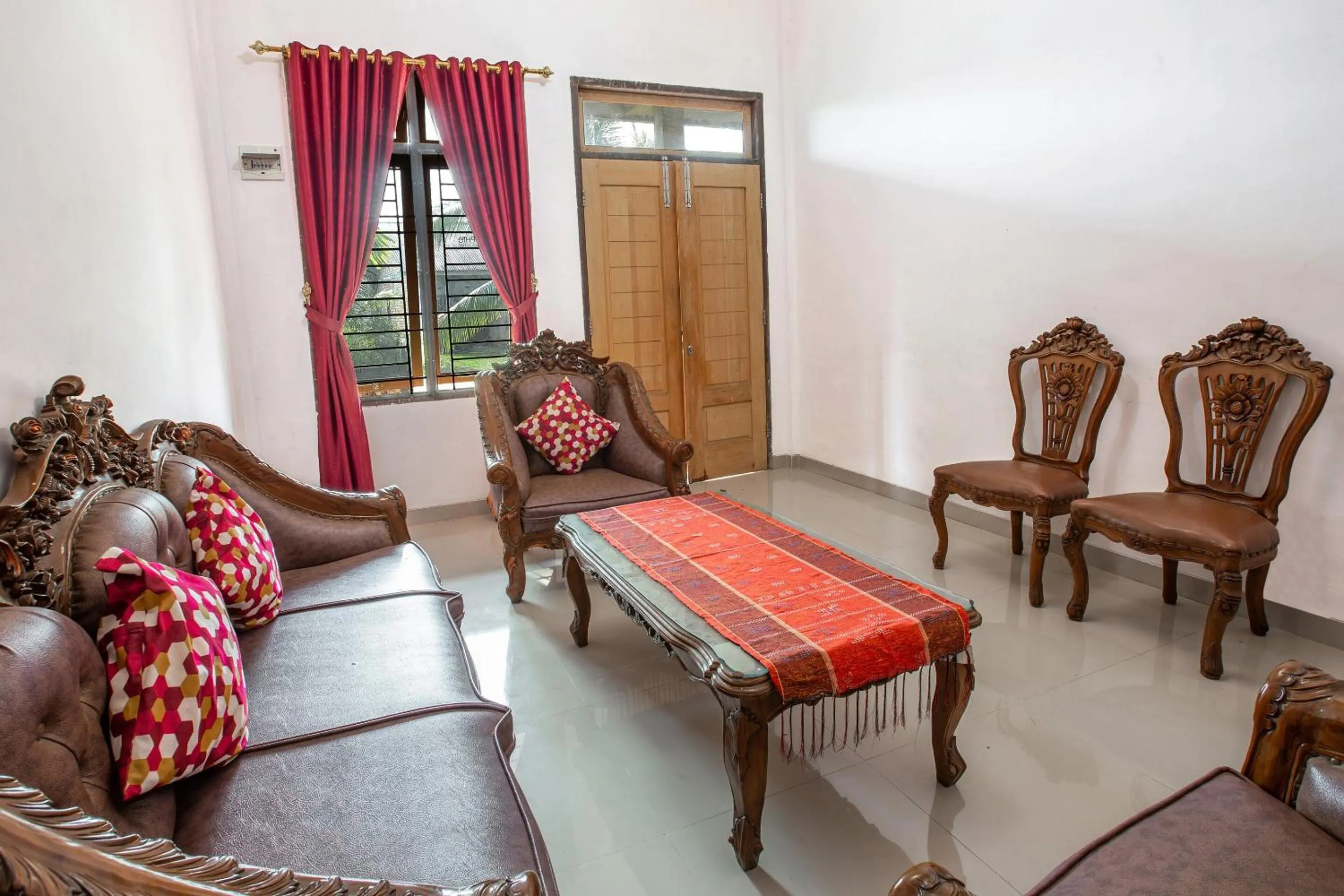 Lobby or reception in Hotel O Homestay Romauli Kampung Radja