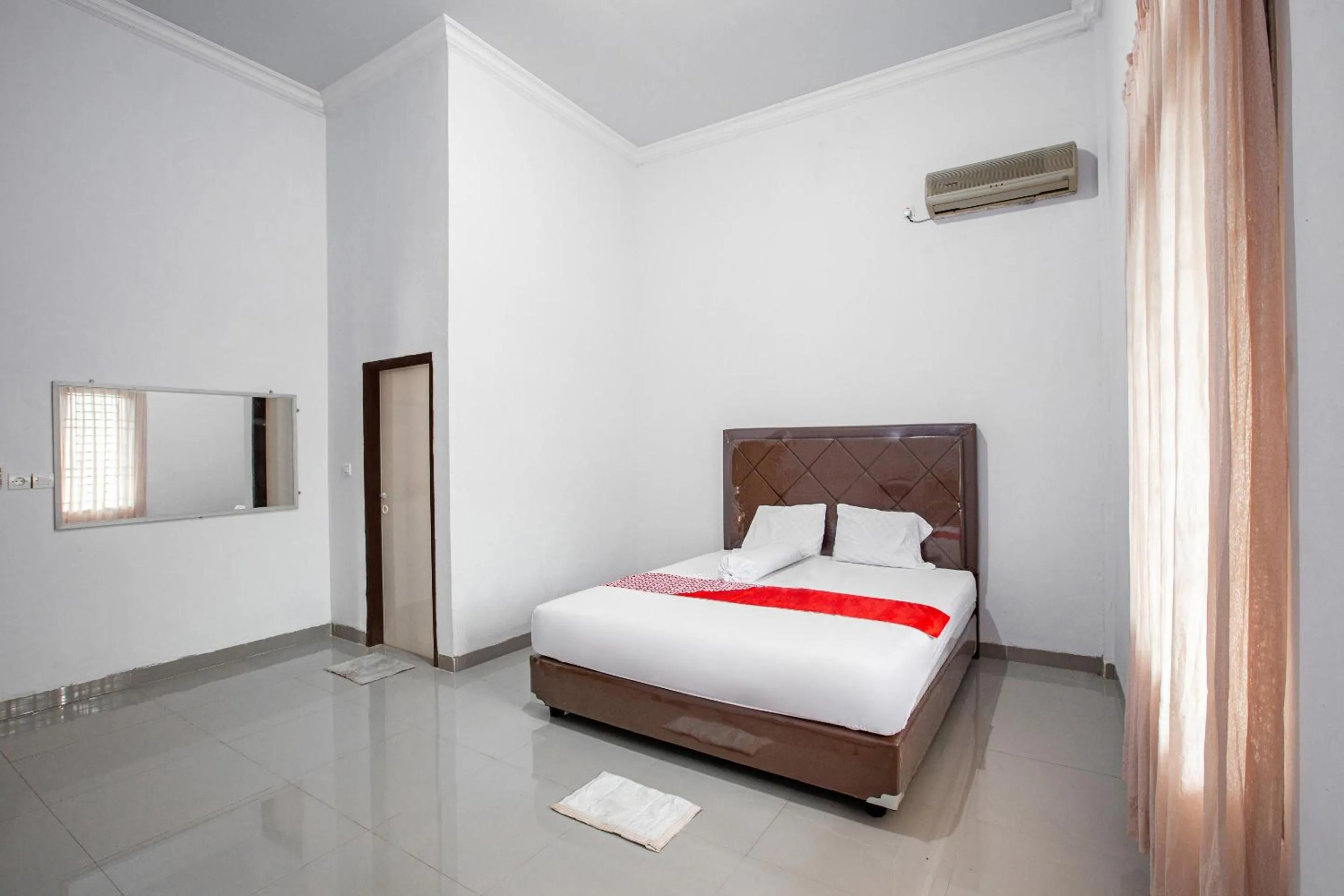 Bedroom, Bed in Hotel O Homestay Romauli Kampung Radja