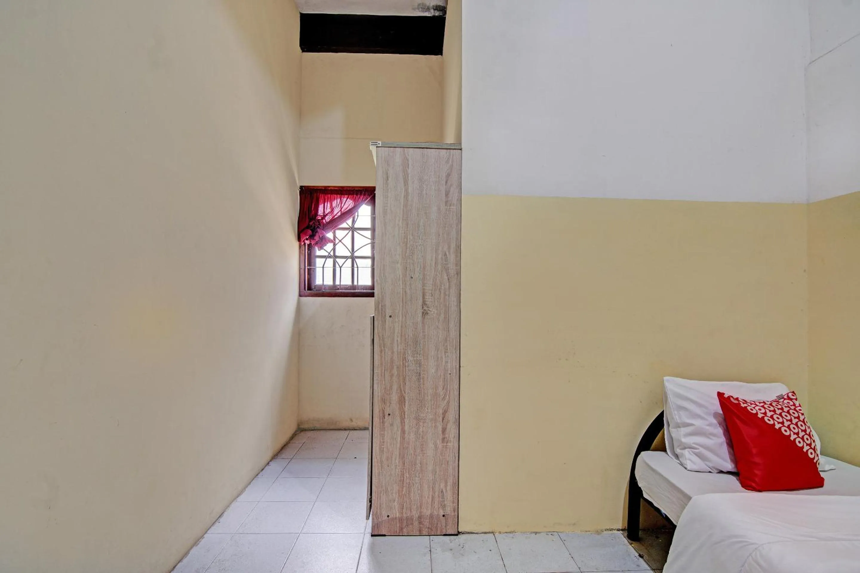 Bedroom, Bed in Hotel O Wisma Pangestu SyariahNearTamanselera