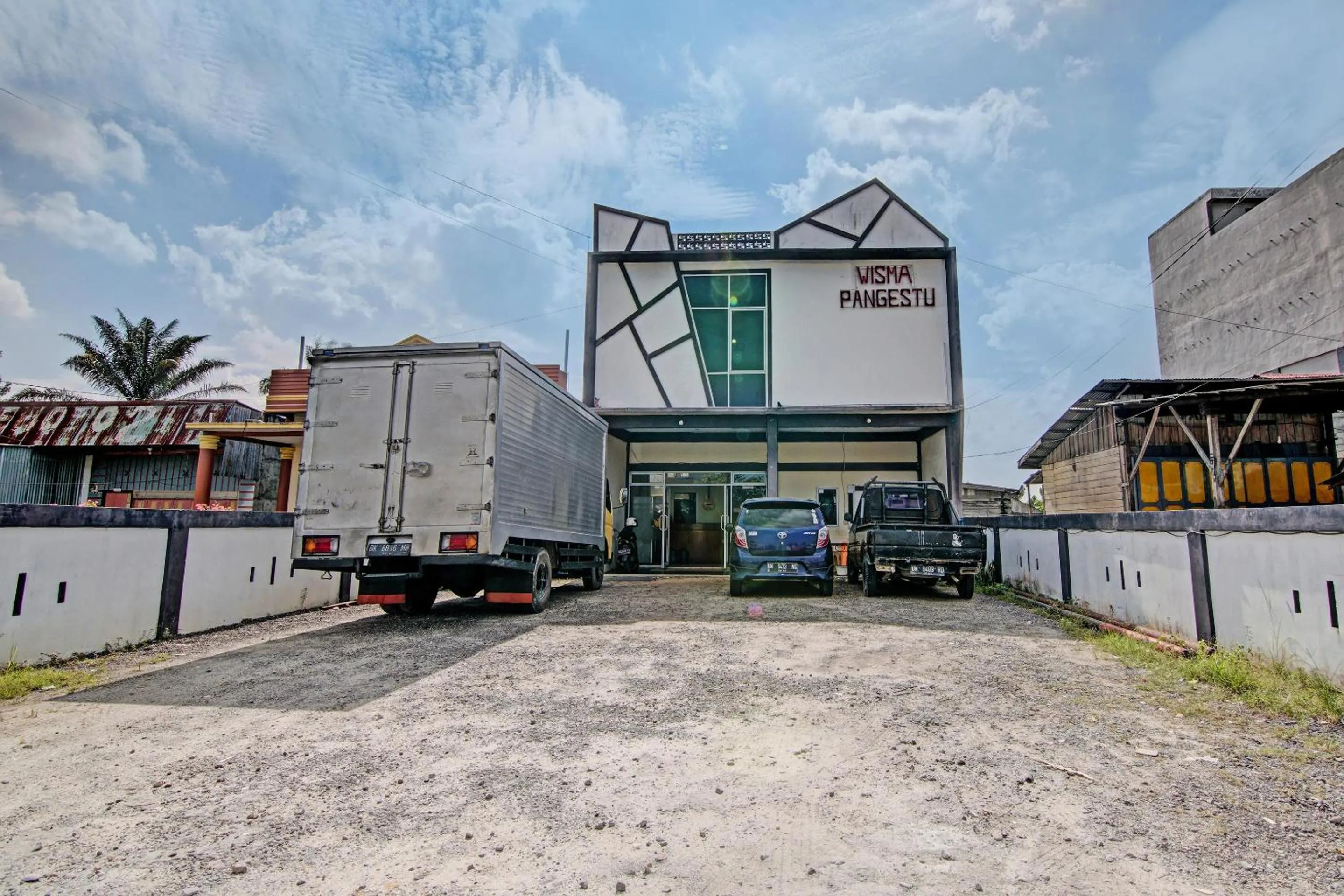 Facade/entrance in Hotel O Wisma Pangestu SyariahNearTamanselera
