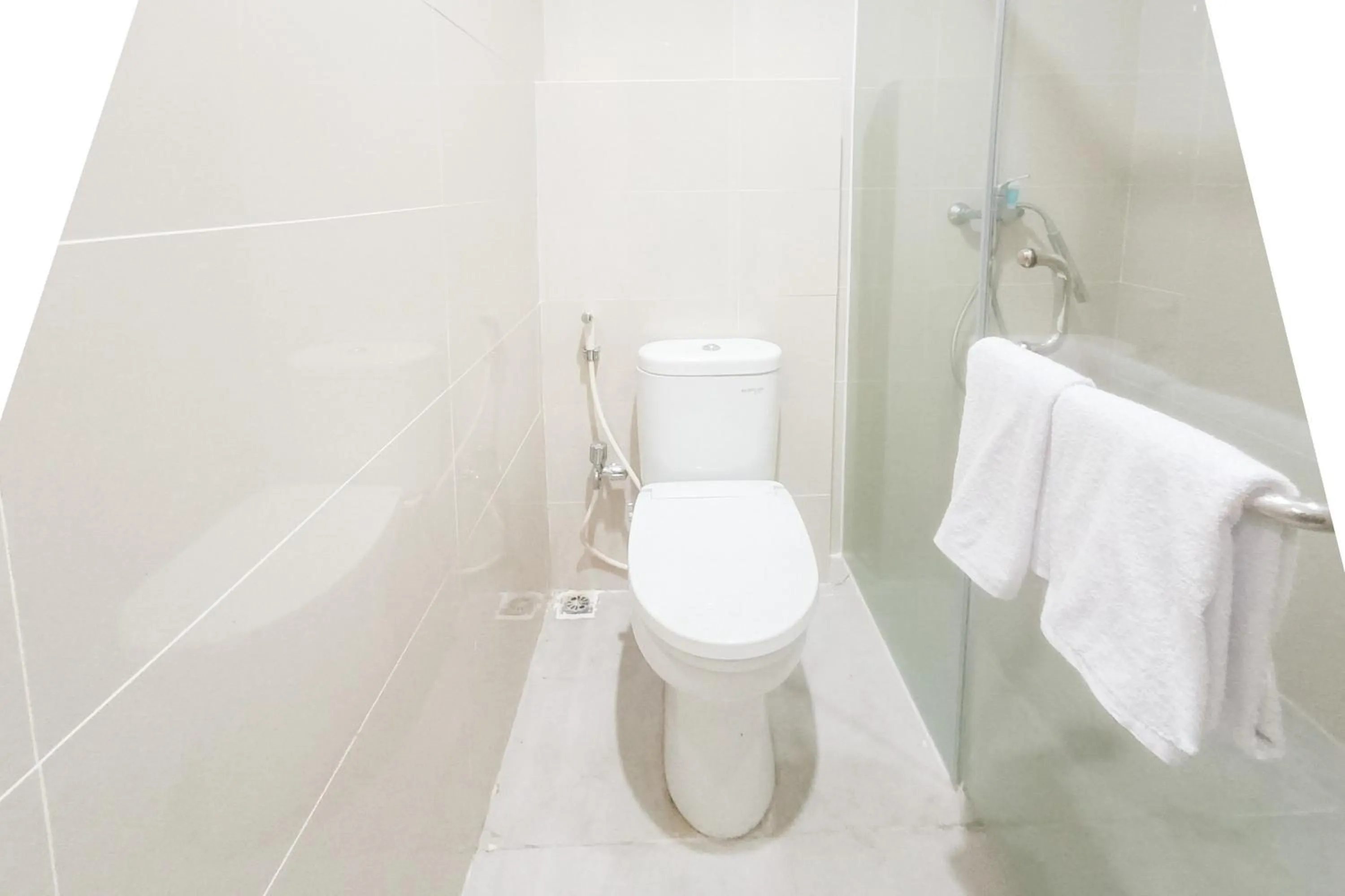 Bathroom in Urbanview Hotel Syariah UIN Mataram