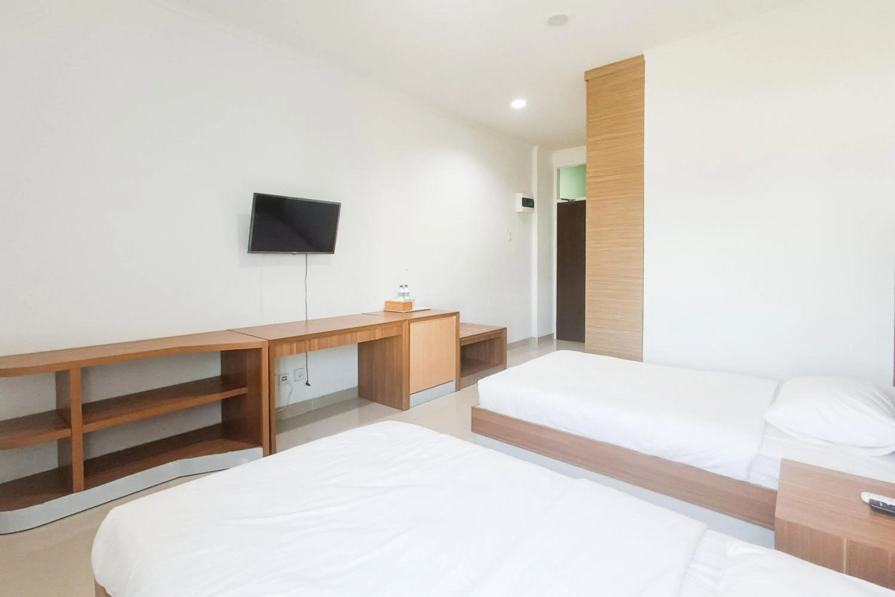 TV and multimedia, Bed in Urbanview Hotel Syariah UIN Mataram