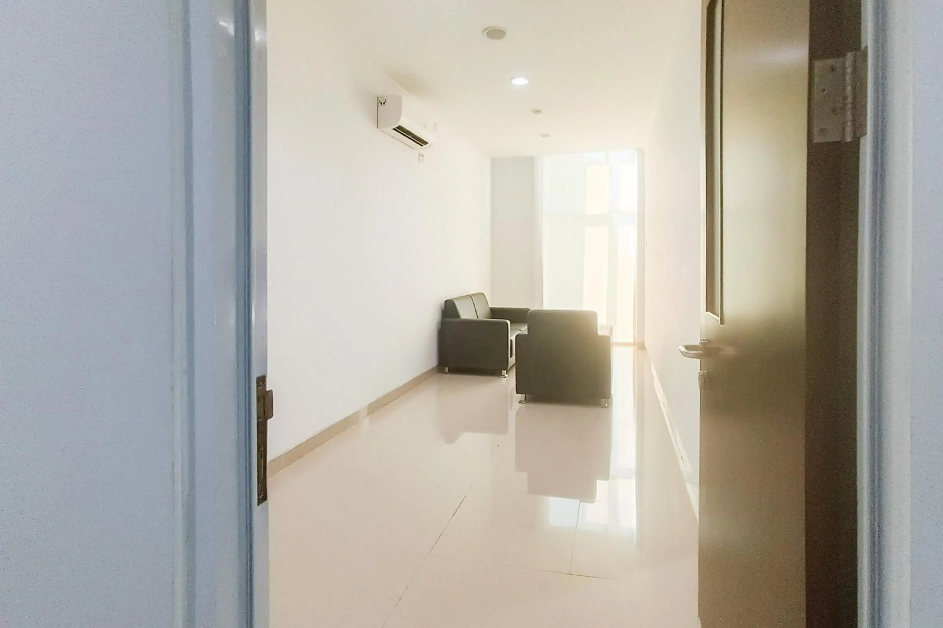 Seating area in Urbanview Hotel Syariah UIN Mataram