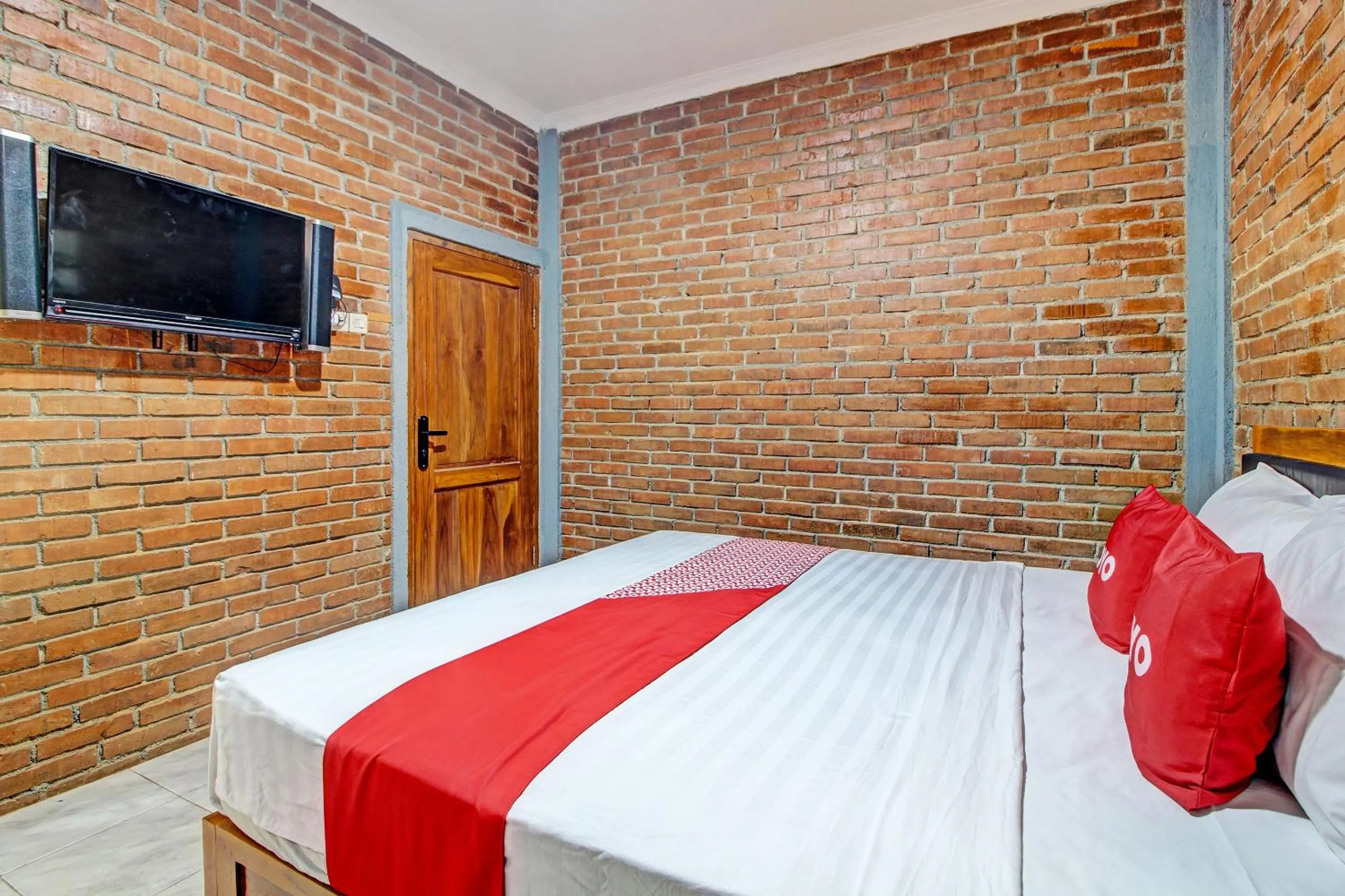 Bedroom in OYO 92606 Djoglo Boto Homestay Syariah