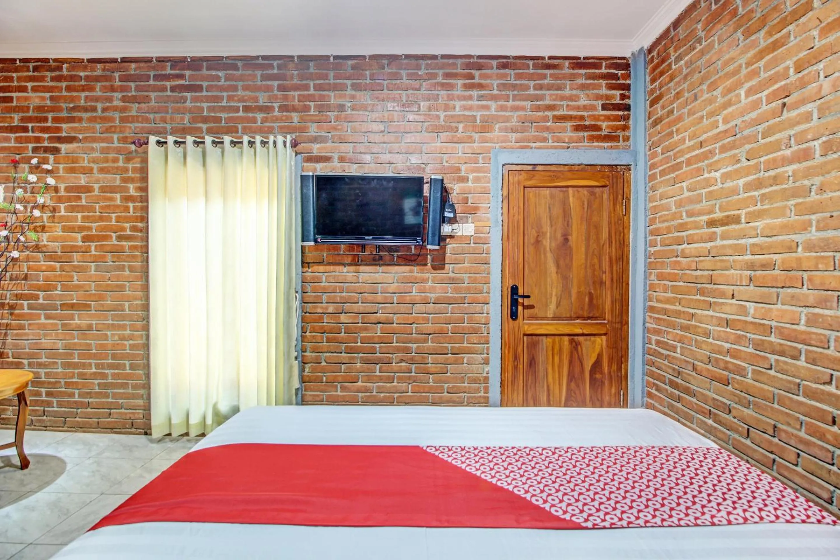 Bedroom in OYO 92606 Djoglo Boto Homestay Syariah