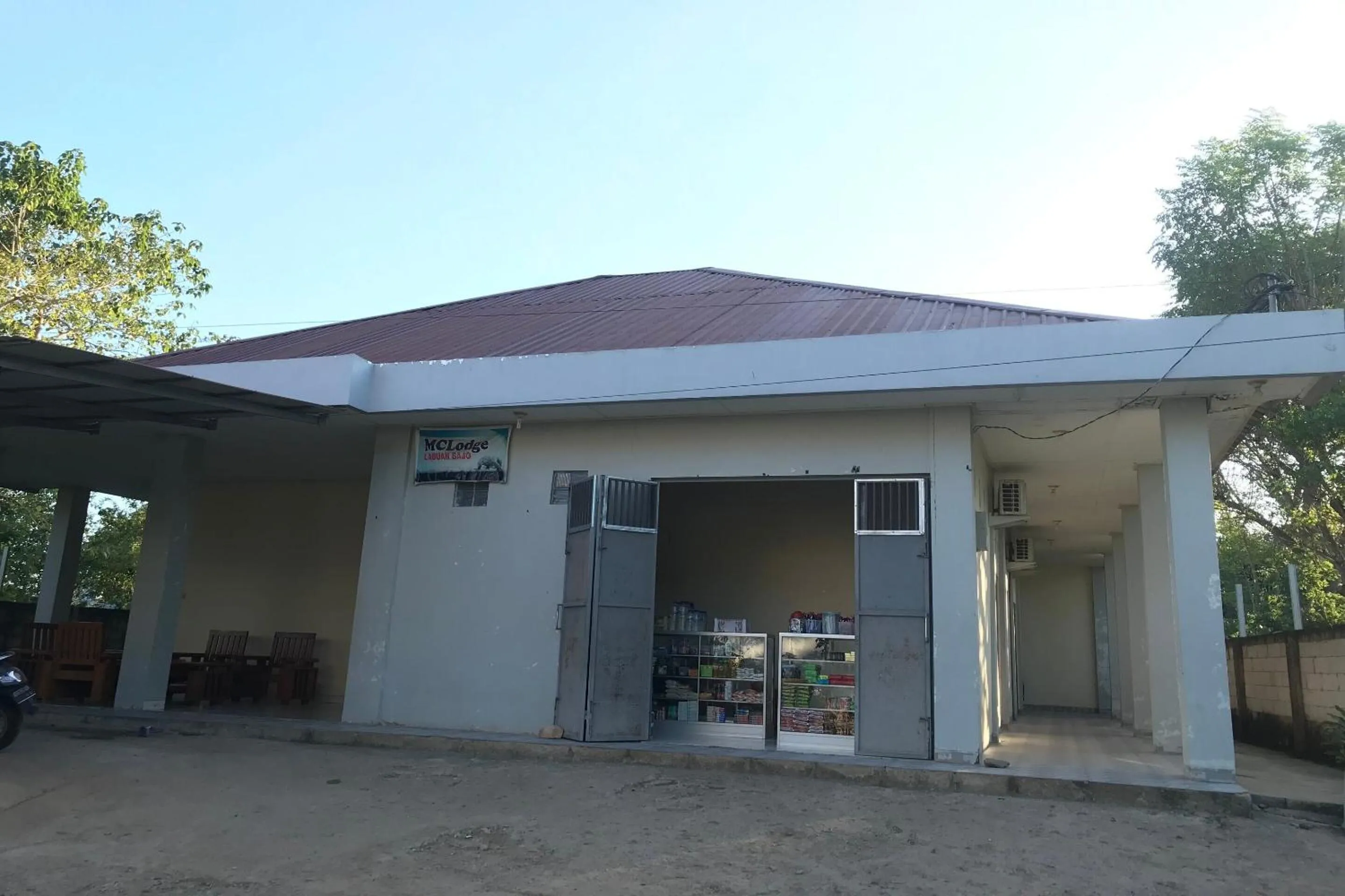 Facade/entrance in Hotel O Penginapan Mc Lodge