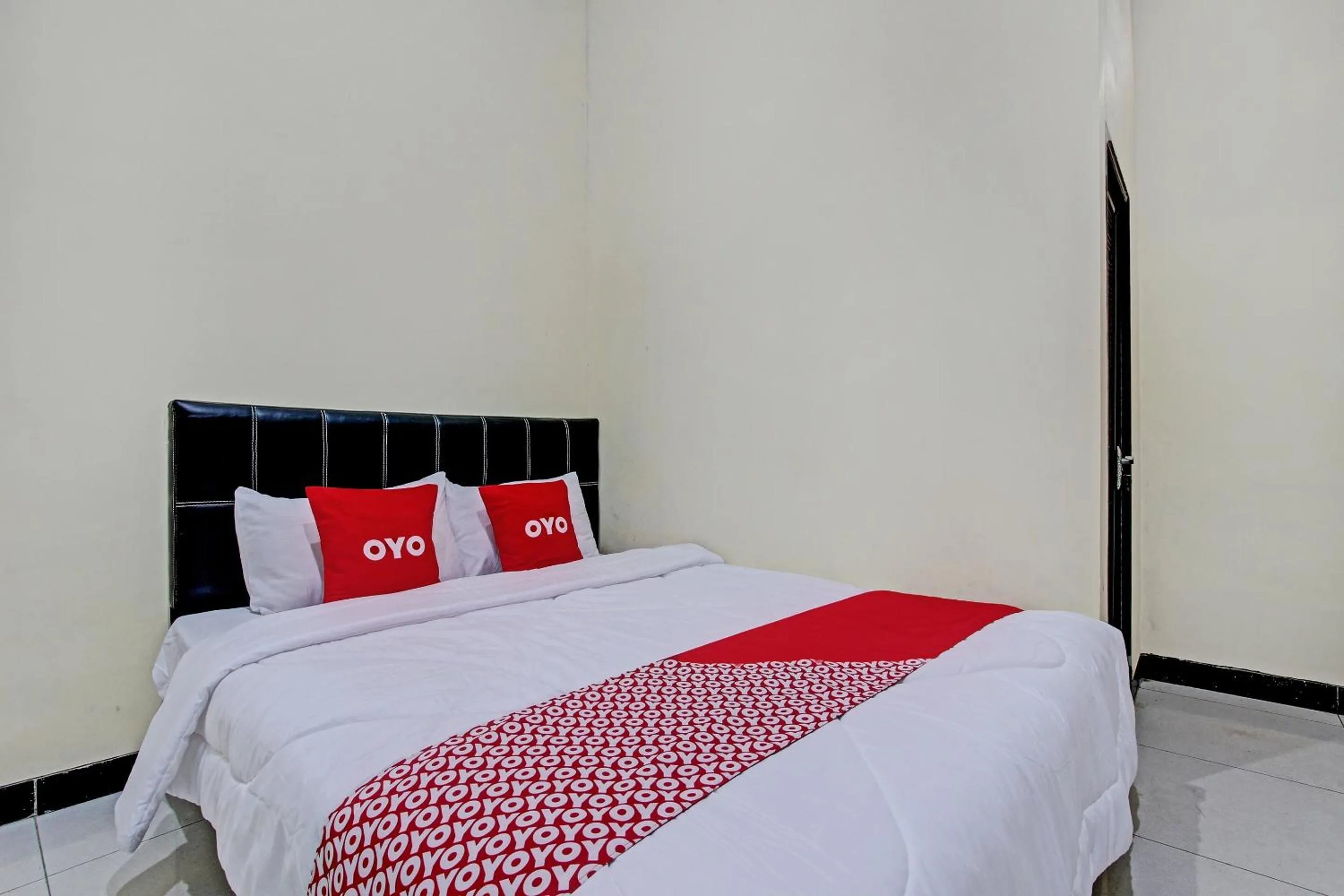 Bedroom, Bed in Hotel O Solo near Solo Safari formerly RR Guesthouse