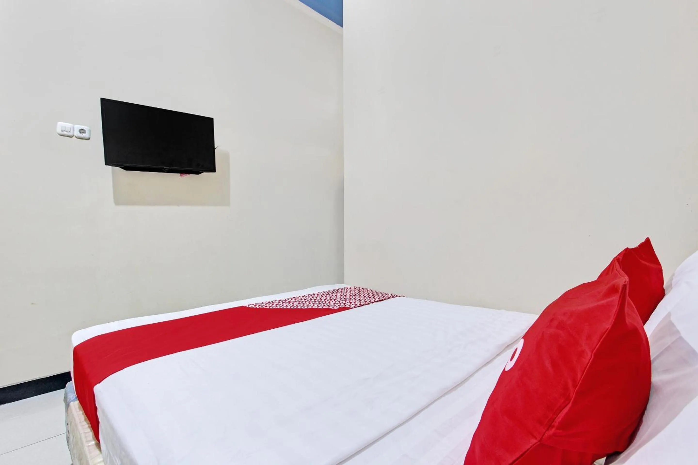 Bedroom, Bed in Hotel O Solo near Solo Safari formerly RR Guesthouse