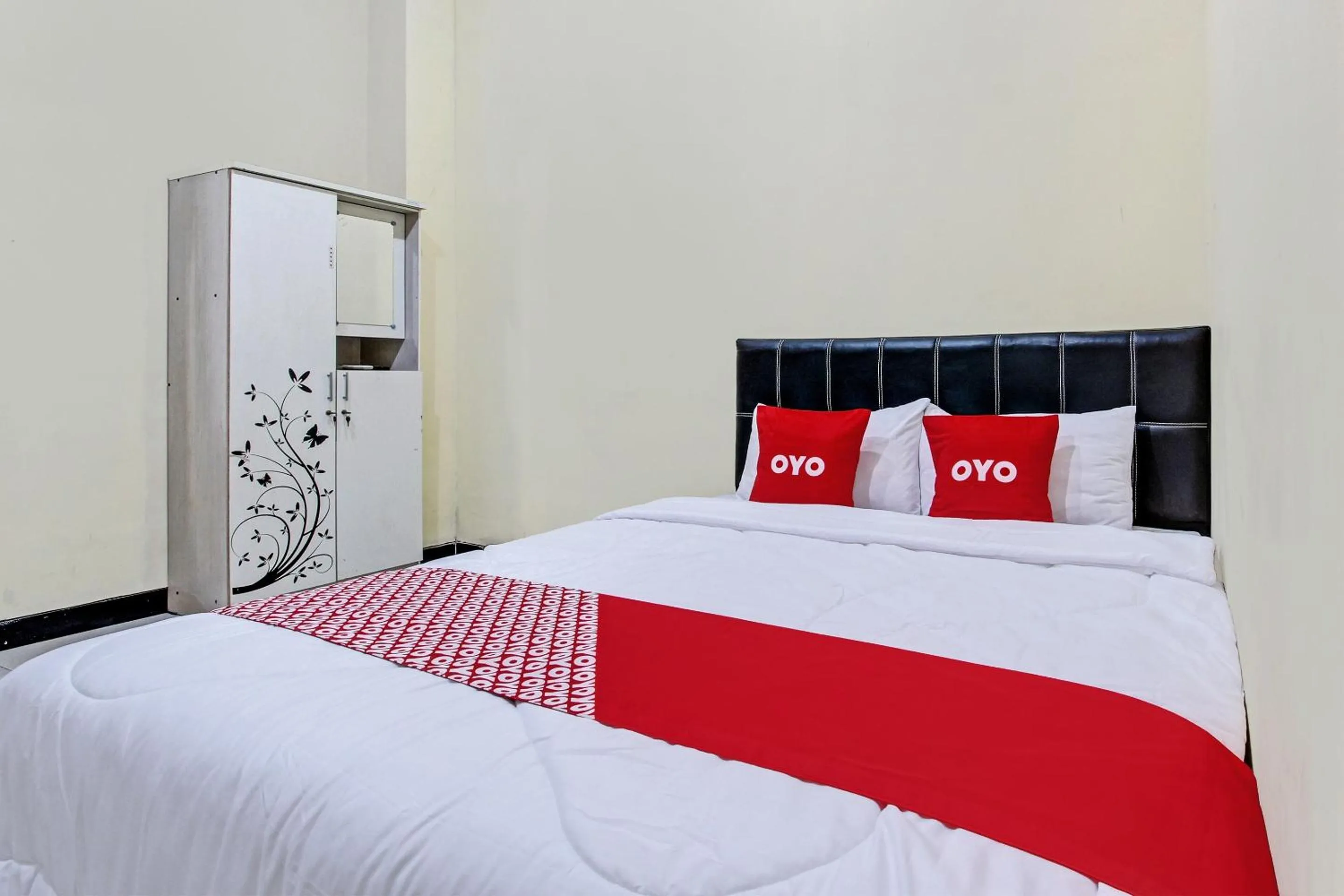 Bedroom, Bed in Hotel O Solo near Solo Safari formerly RR Guesthouse