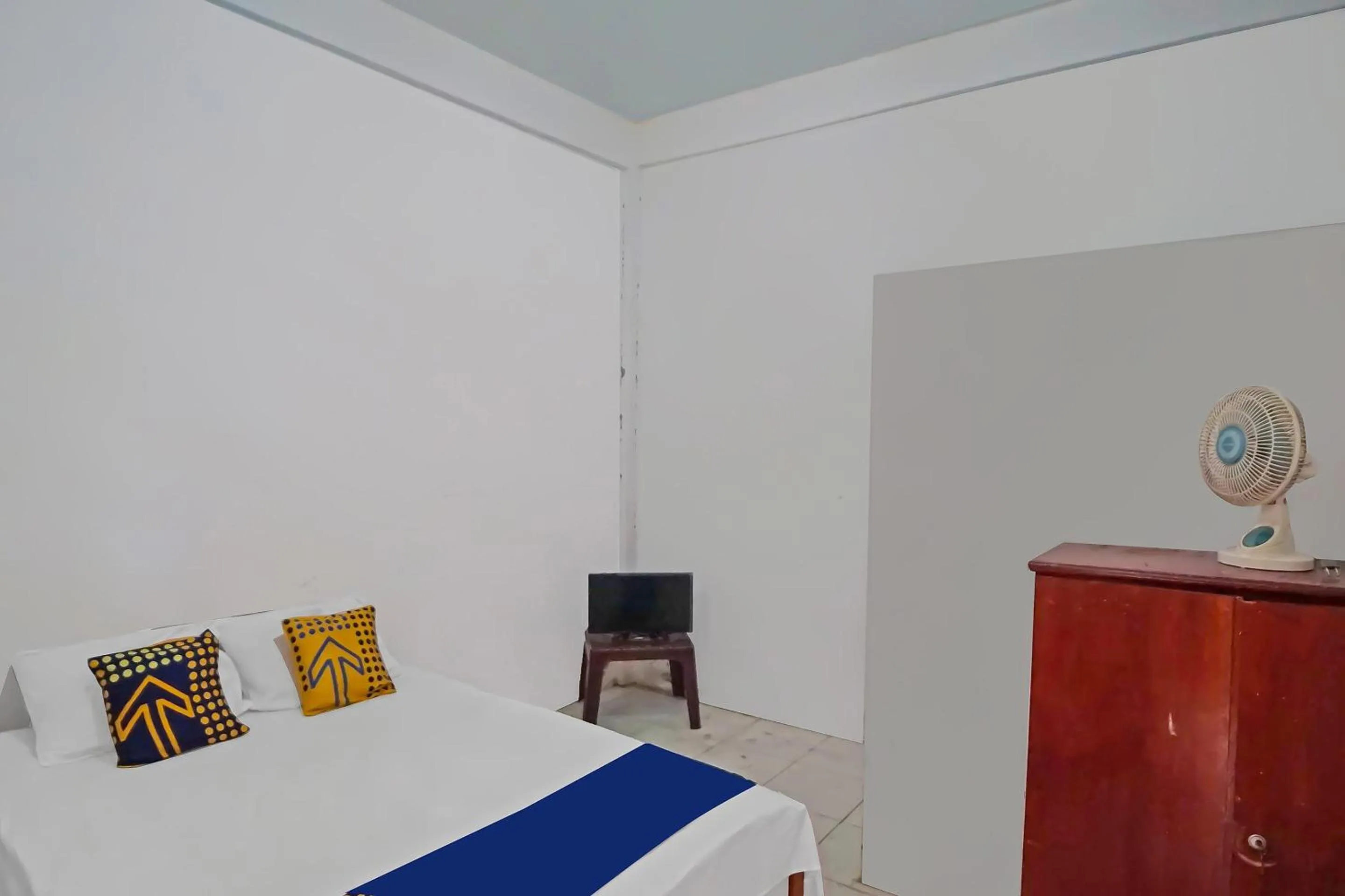 Bedroom, Bed in Hotel O Mandiri Inn