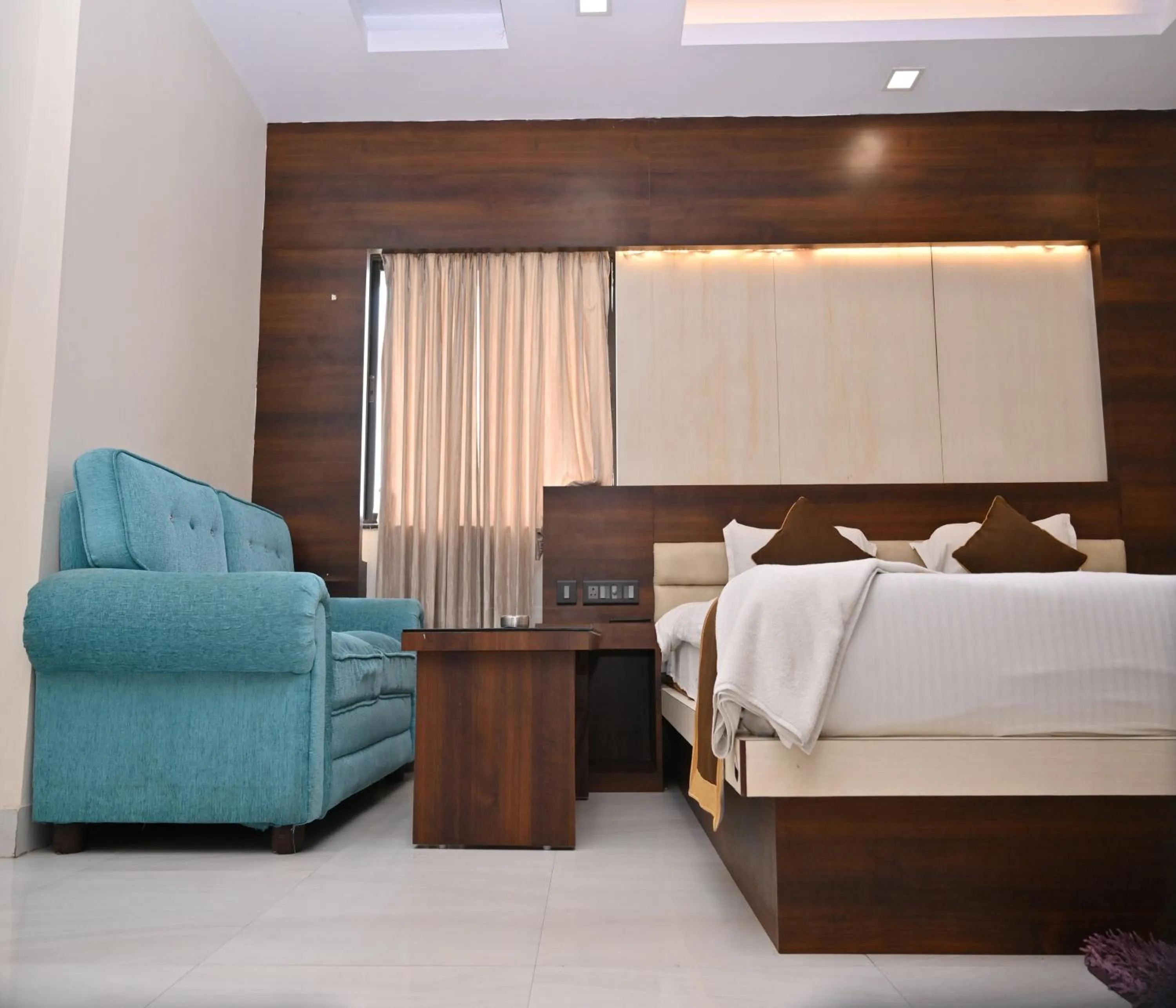 Bed in Hotel Silver Land New Digha with Rooftop Pool