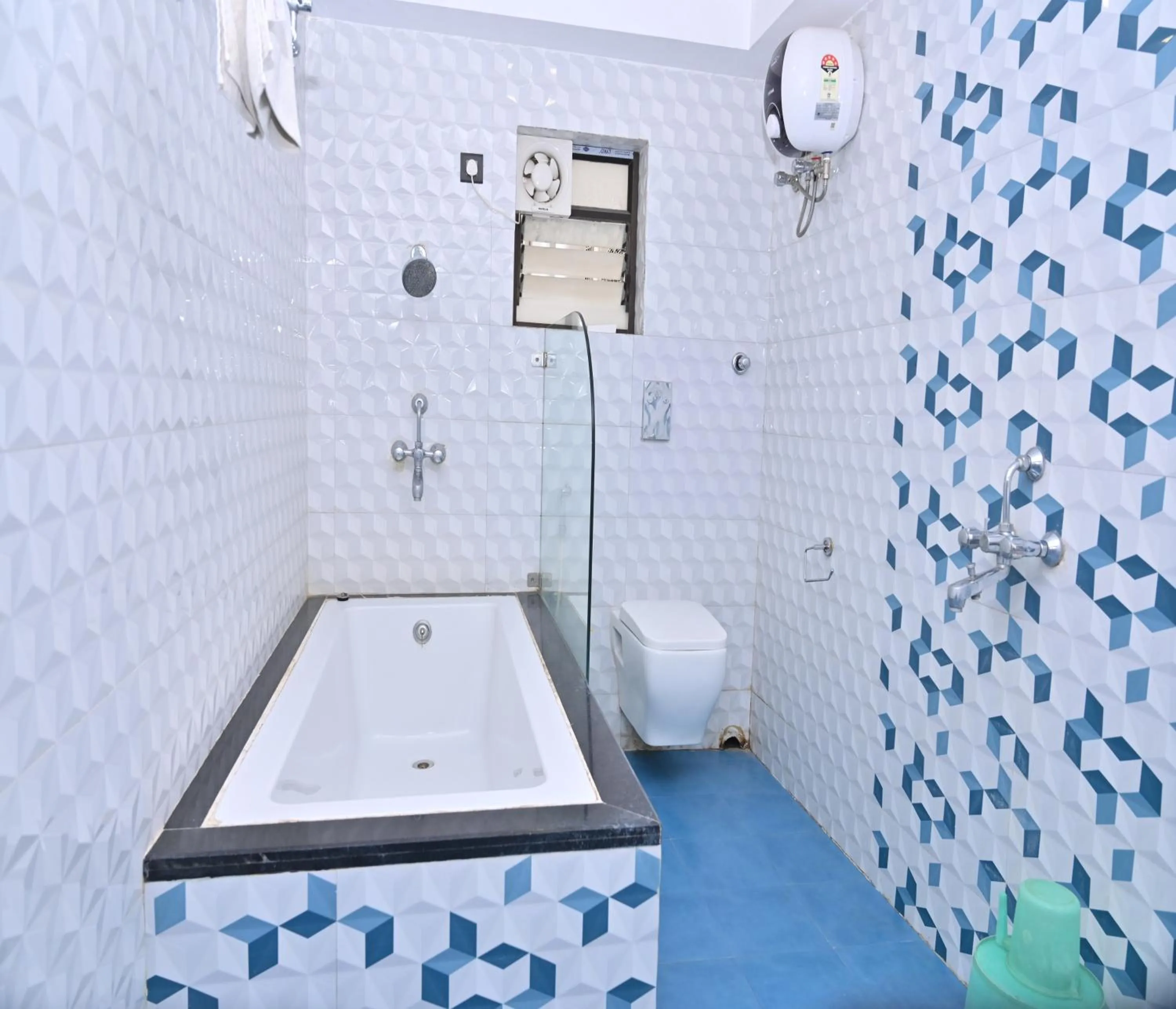 Bathroom in Hotel Silver Land New Digha with Rooftop Pool