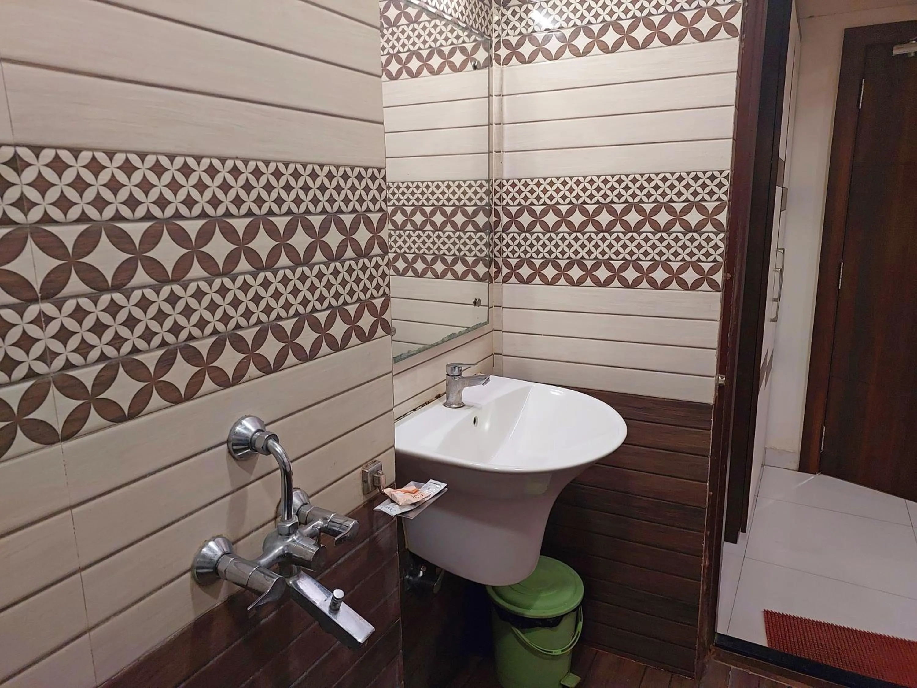 Bathroom in Hotel Silver Land New Digha with Rooftop Pool