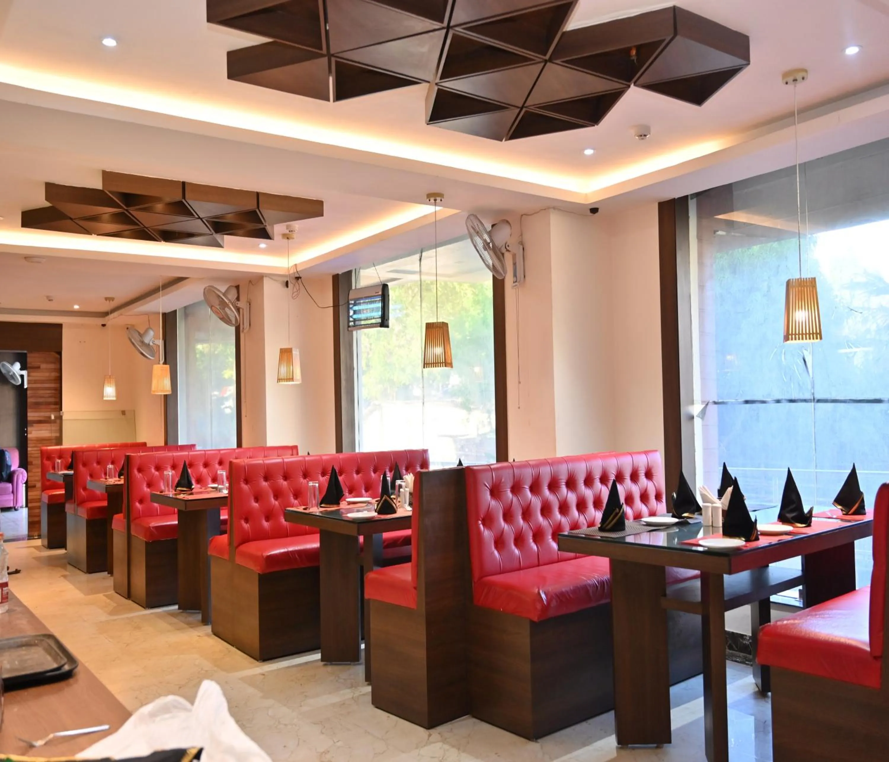 Restaurant/places to eat in Hotel Silver Land New Digha with Rooftop Pool