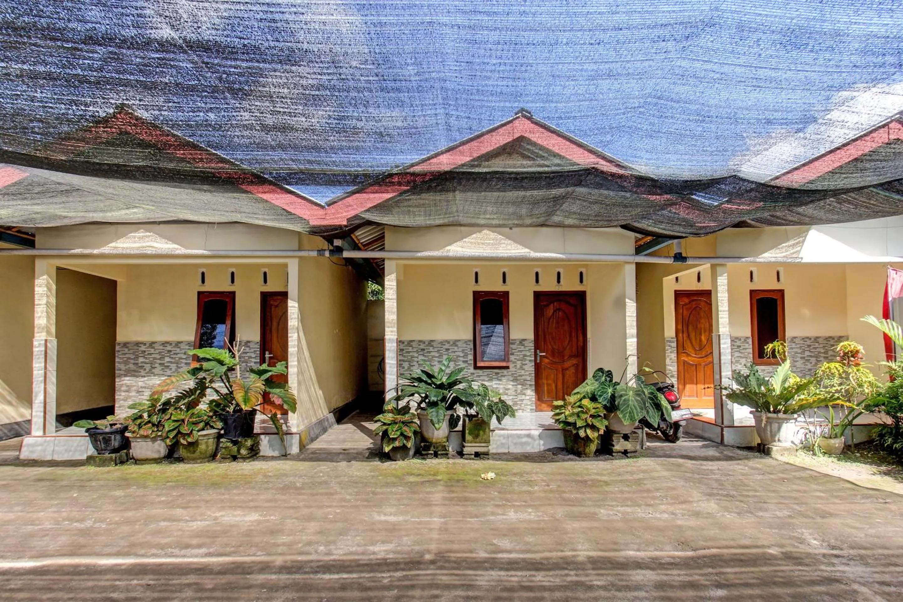 Facade/entrance in Hotel O Inn Homestay