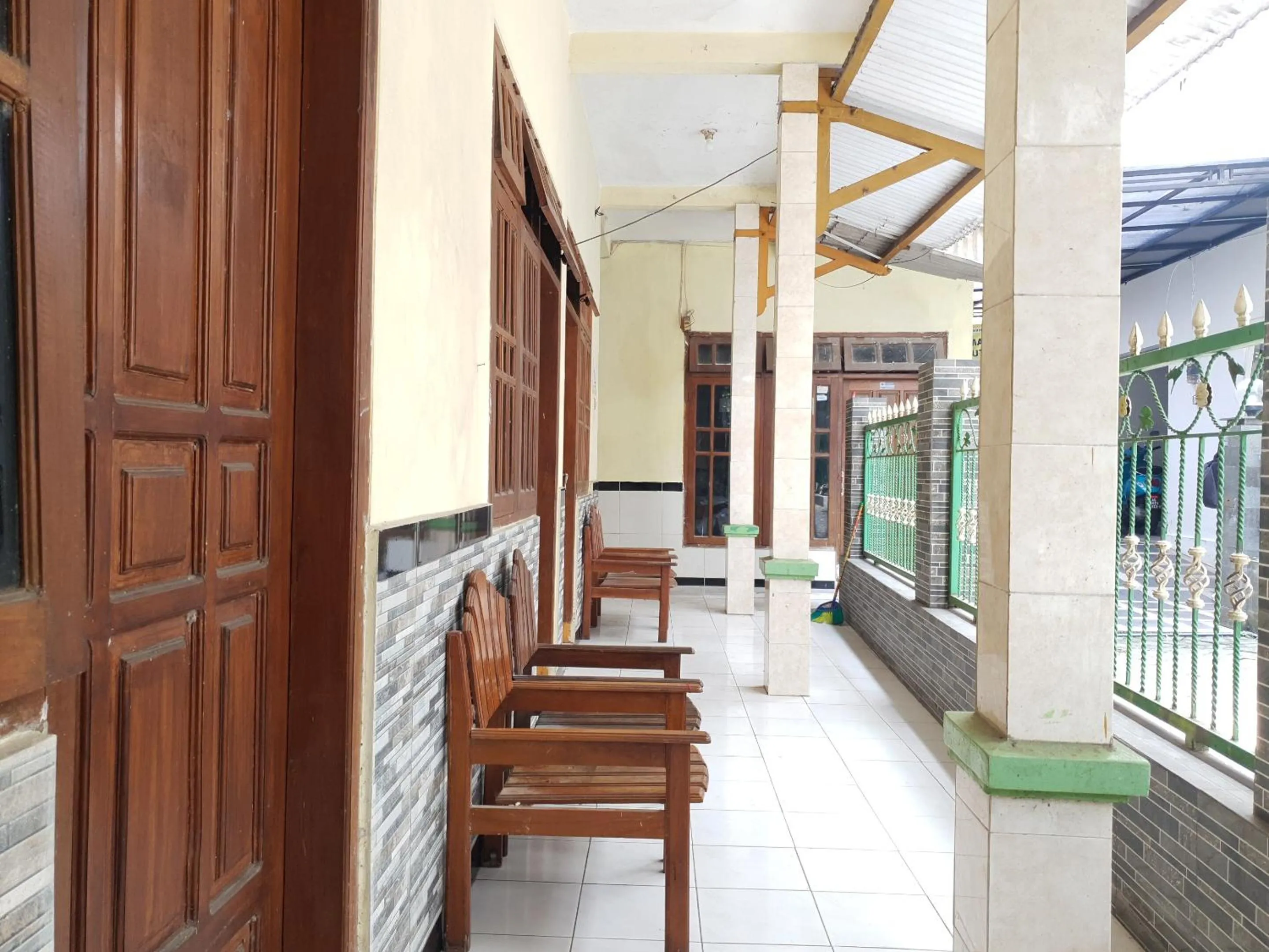 Lobby or reception in OYO Life 92620 Syfa Kost