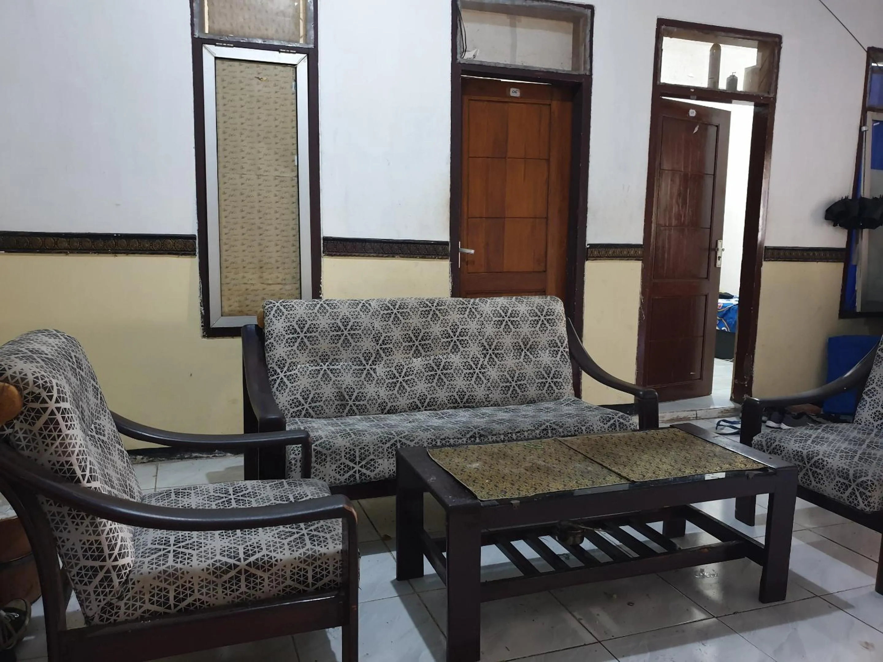 Lobby or reception in OYO Life 92622 Jatiluhur Kost Syariah