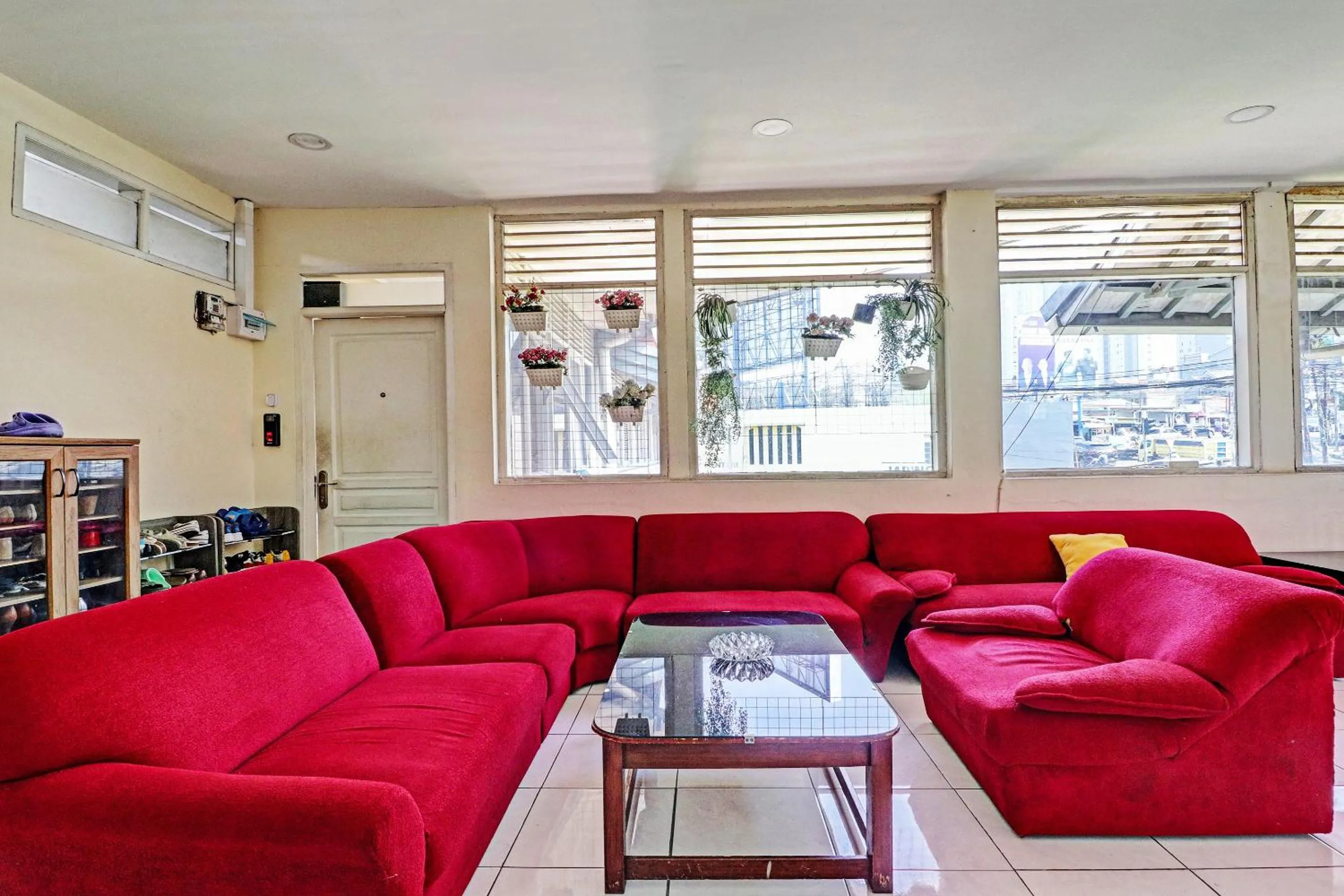 Lobby or reception in OYO Life 92630 Siliwangi Residence 63