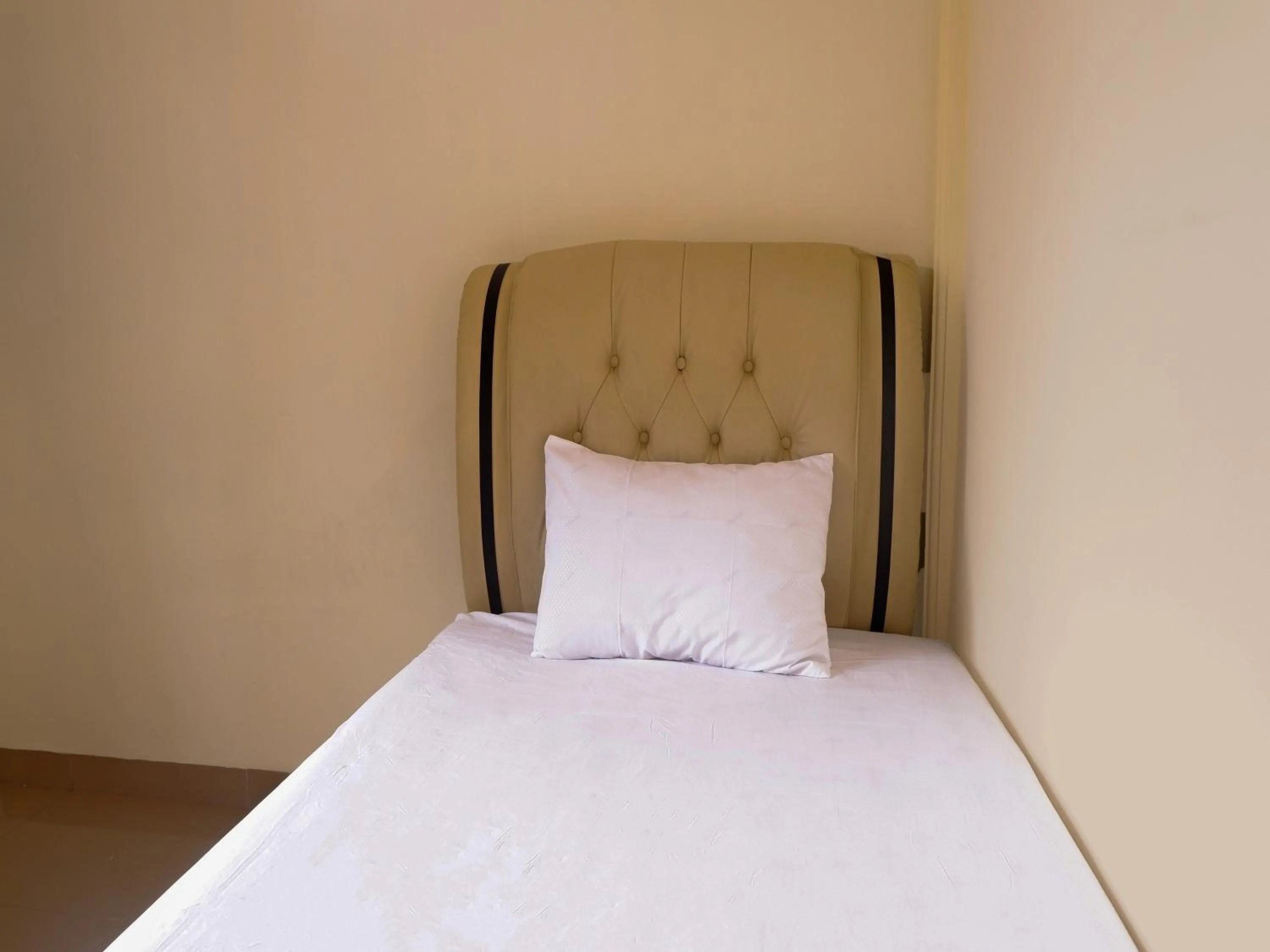 Bedroom, Bed in OYO Life 92632 Kost Pondok Kito