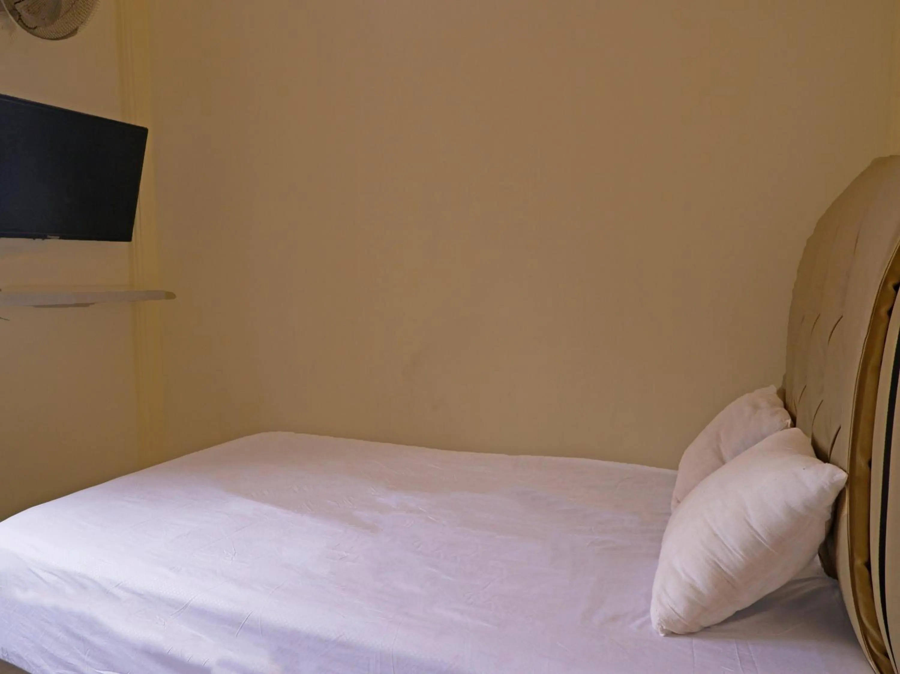 Bedroom, Bed in OYO Life 92632 Kost Pondok Kito