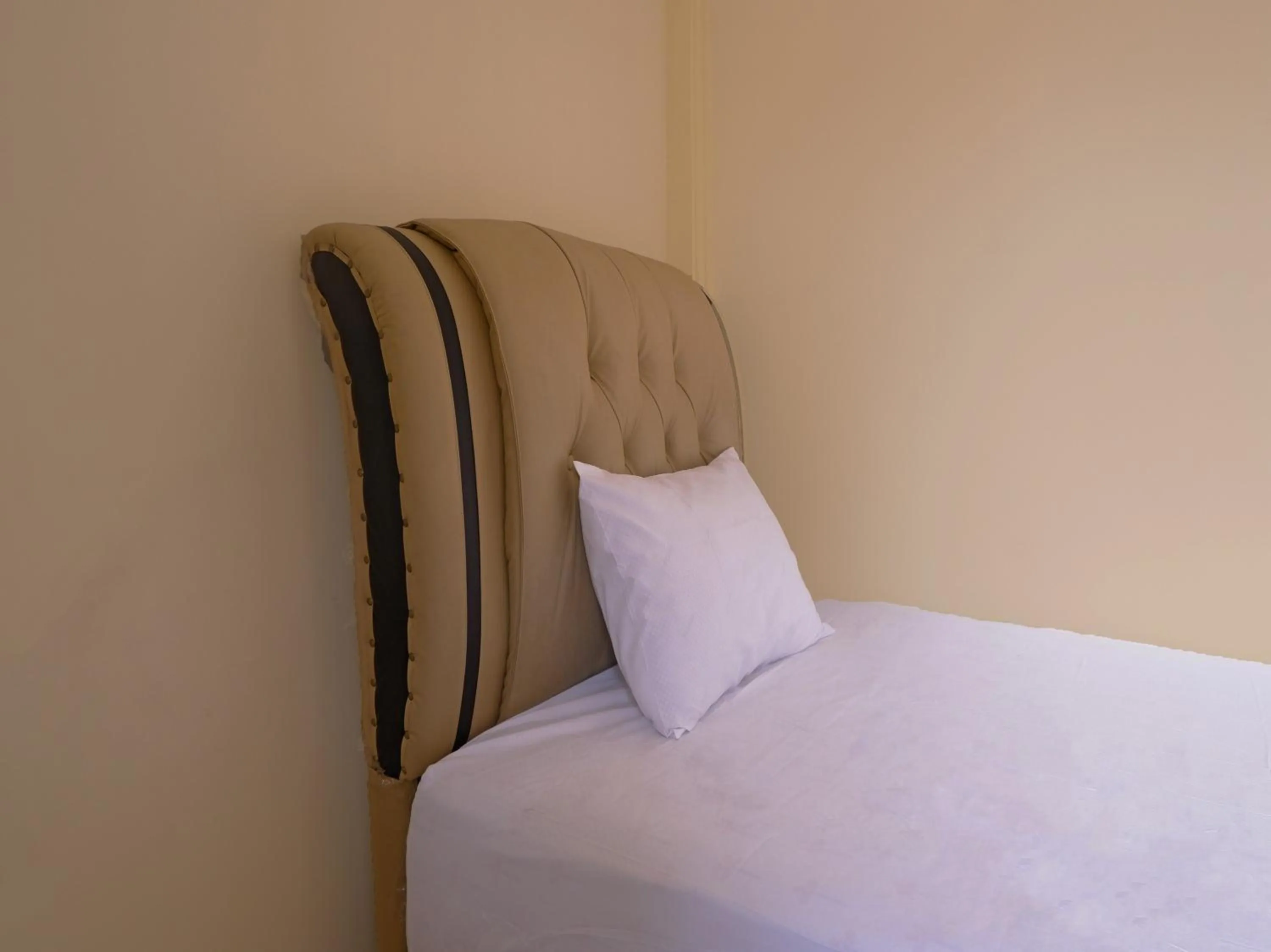 Bedroom, Bed in OYO Life 92632 Kost Pondok Kito