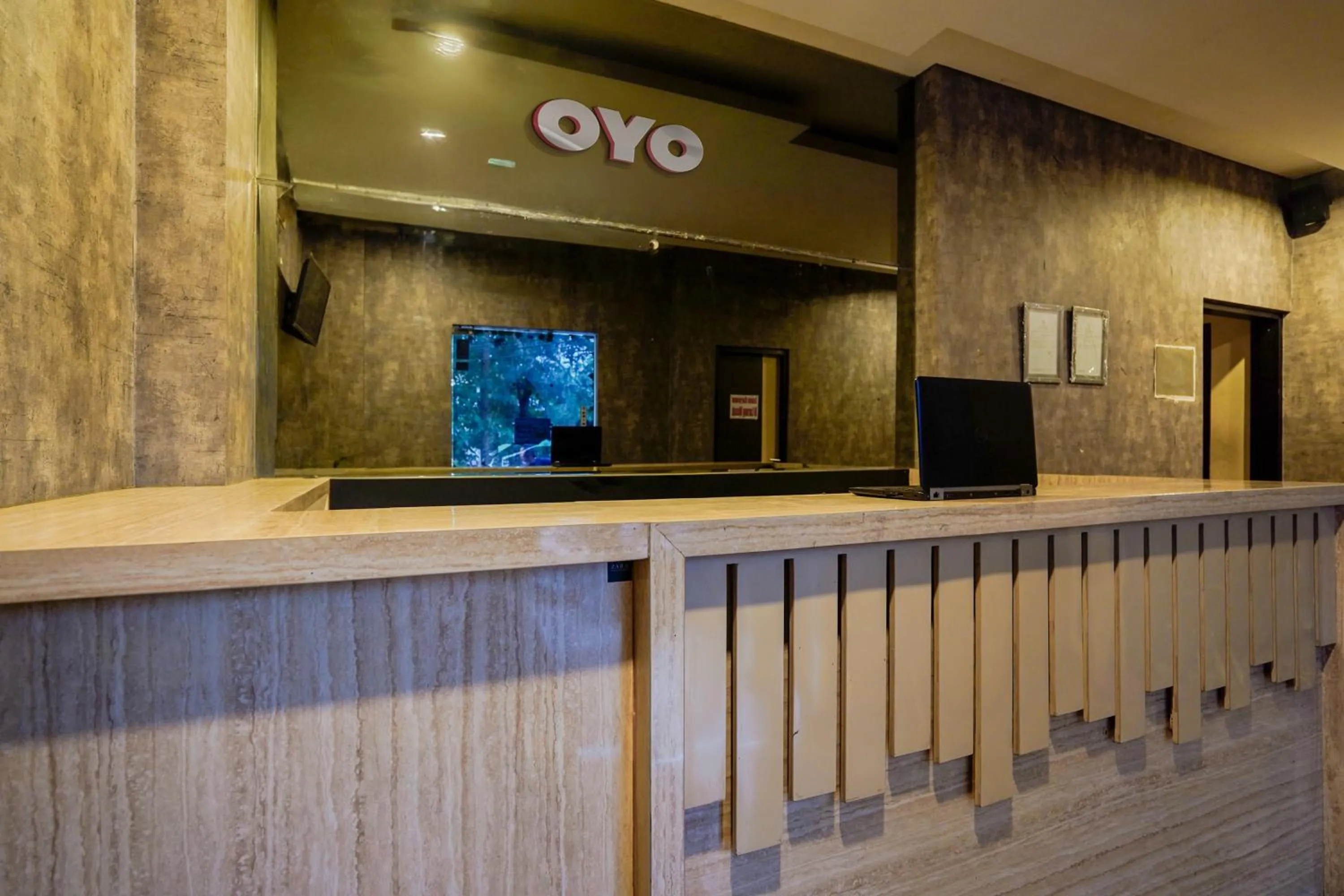 Lobby or reception in Super OYO Capital O 92633 Spring Hotel Gubeng