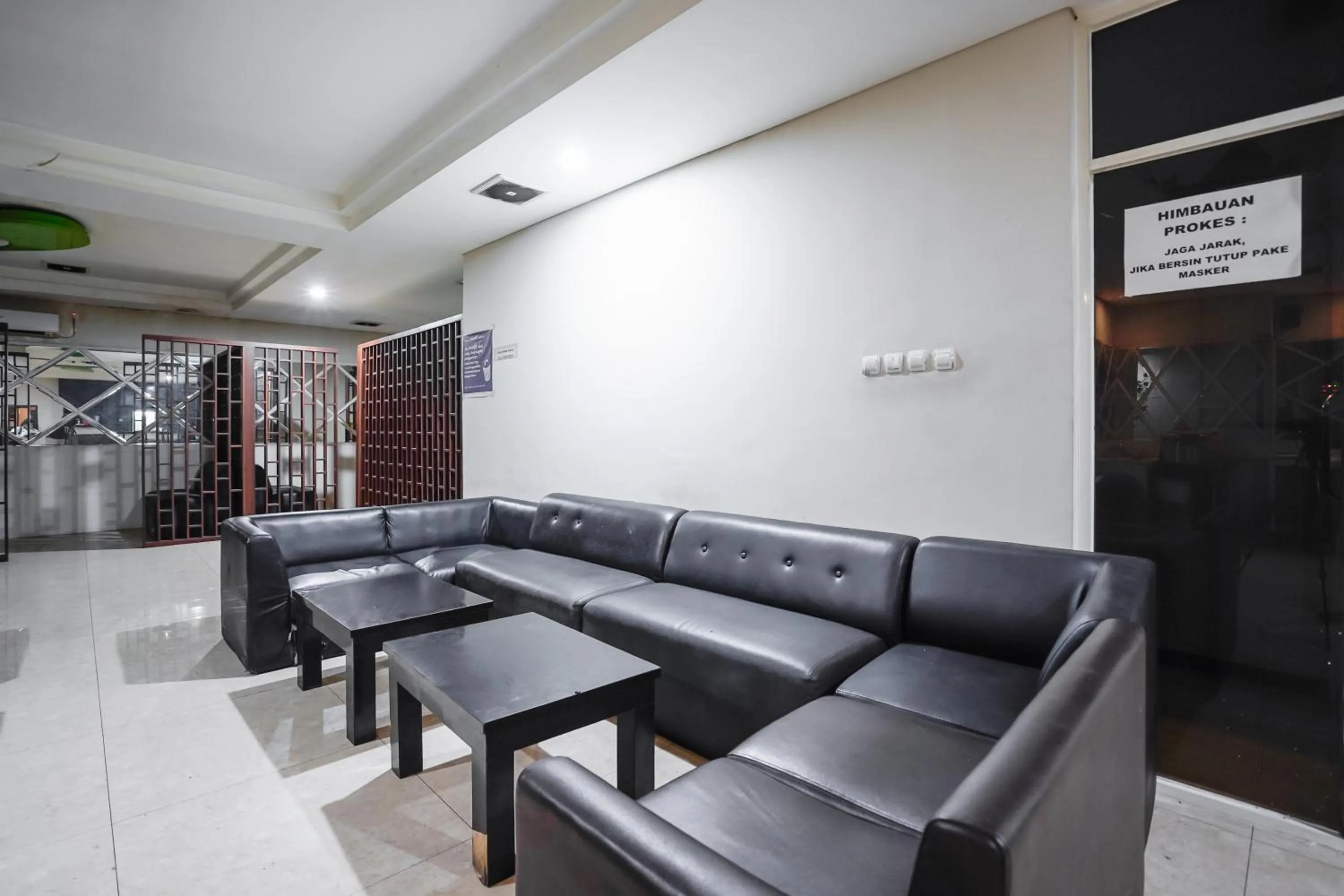 Lobby or reception in Super OYO Capital O 92633 Spring Hotel Gubeng