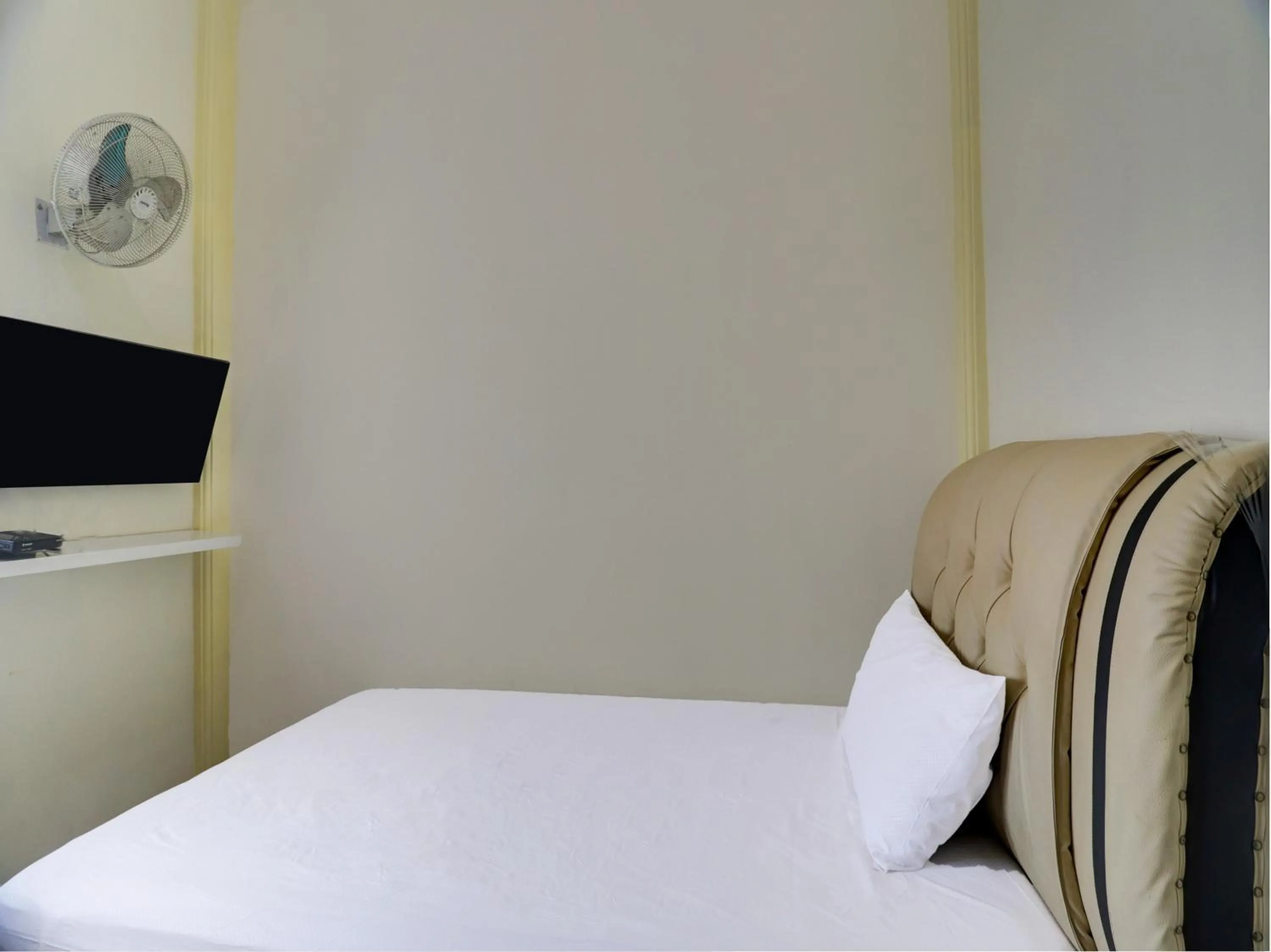 Bedroom, Bed in OYO Life 92637 Kost Arya Exclusive