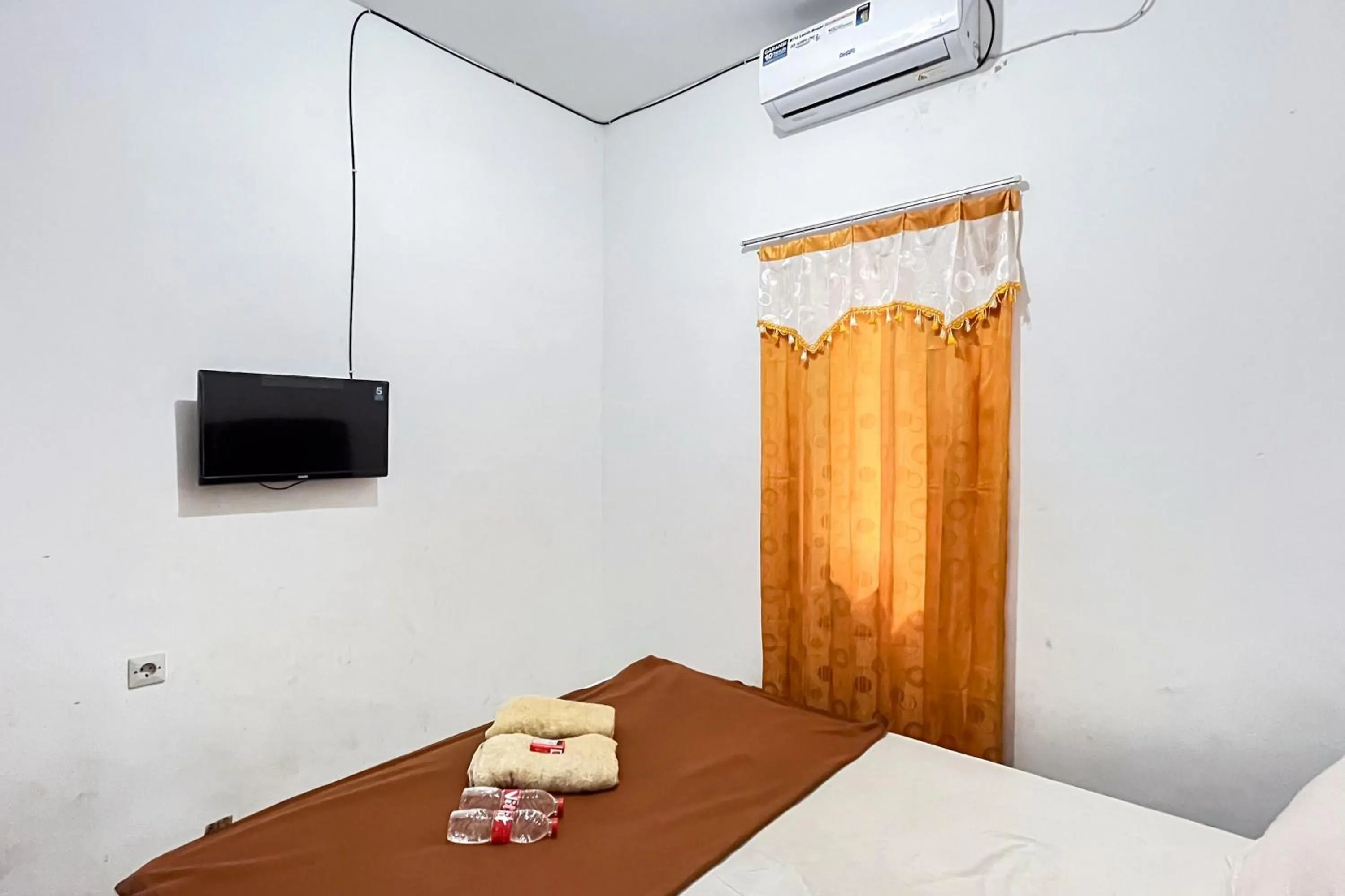 Bedroom, Bed in Good Sleep 4 RedPartner