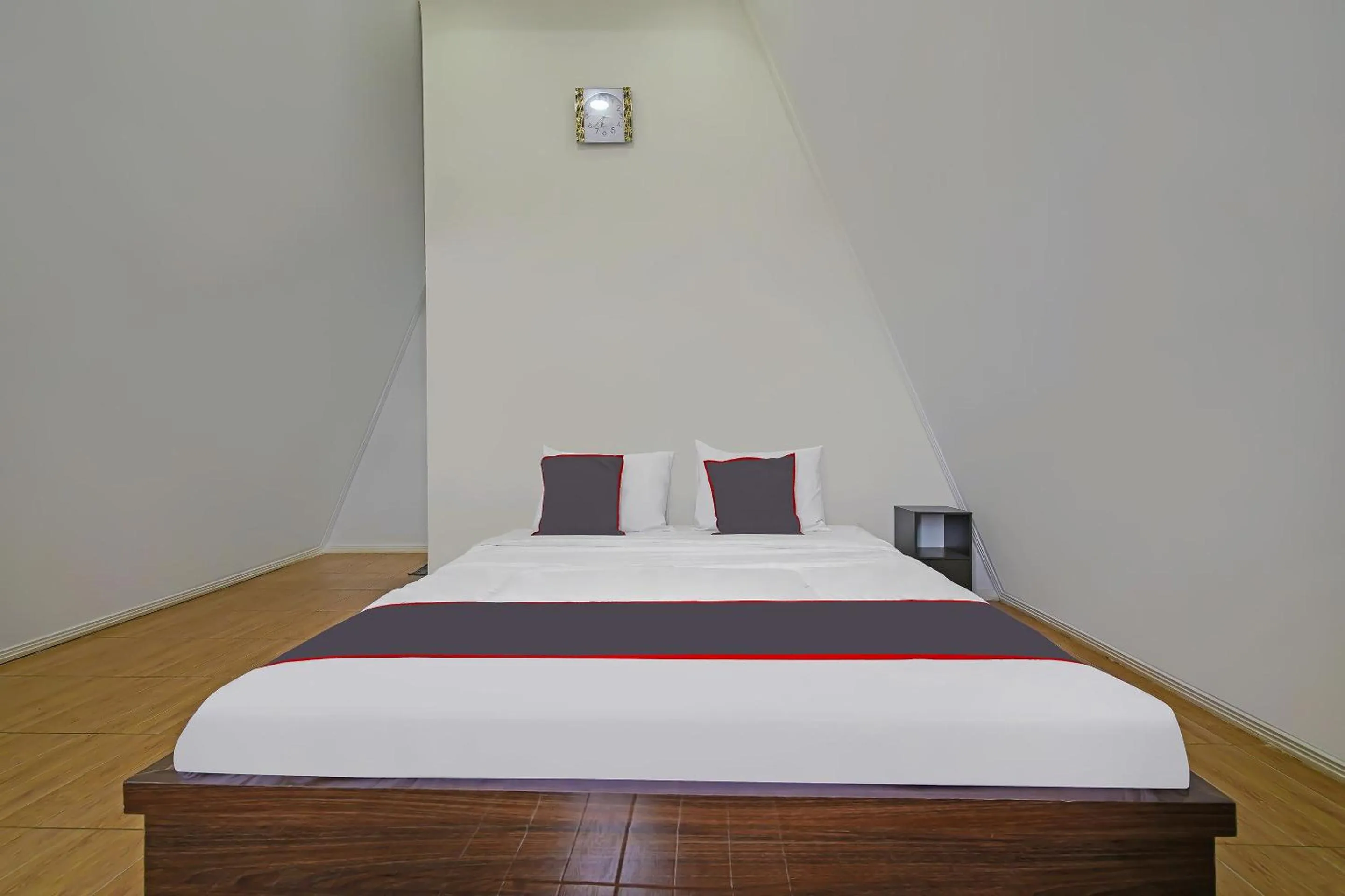 Bedroom, Bed in Collection O 92634 Villa Ds