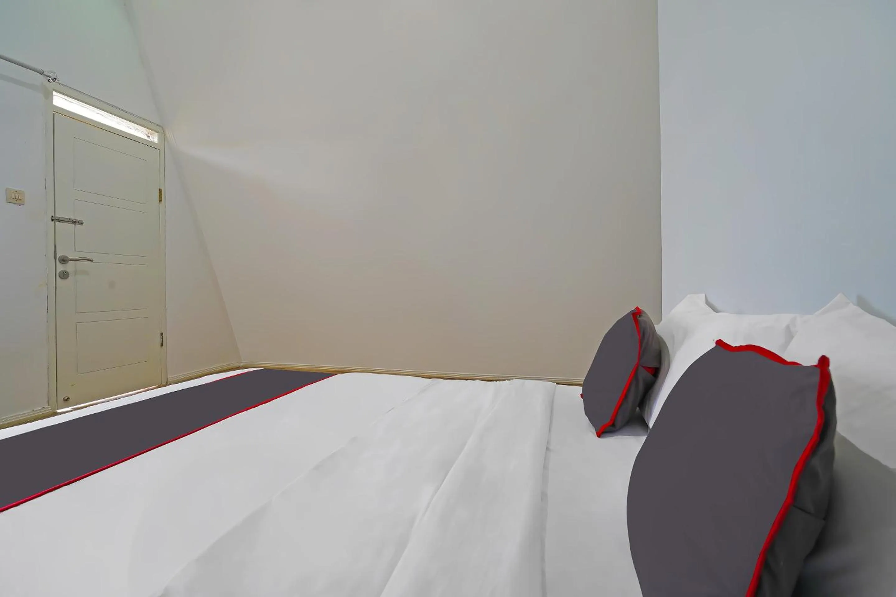 Bedroom, Bed in Collection O 92634 Villa Ds