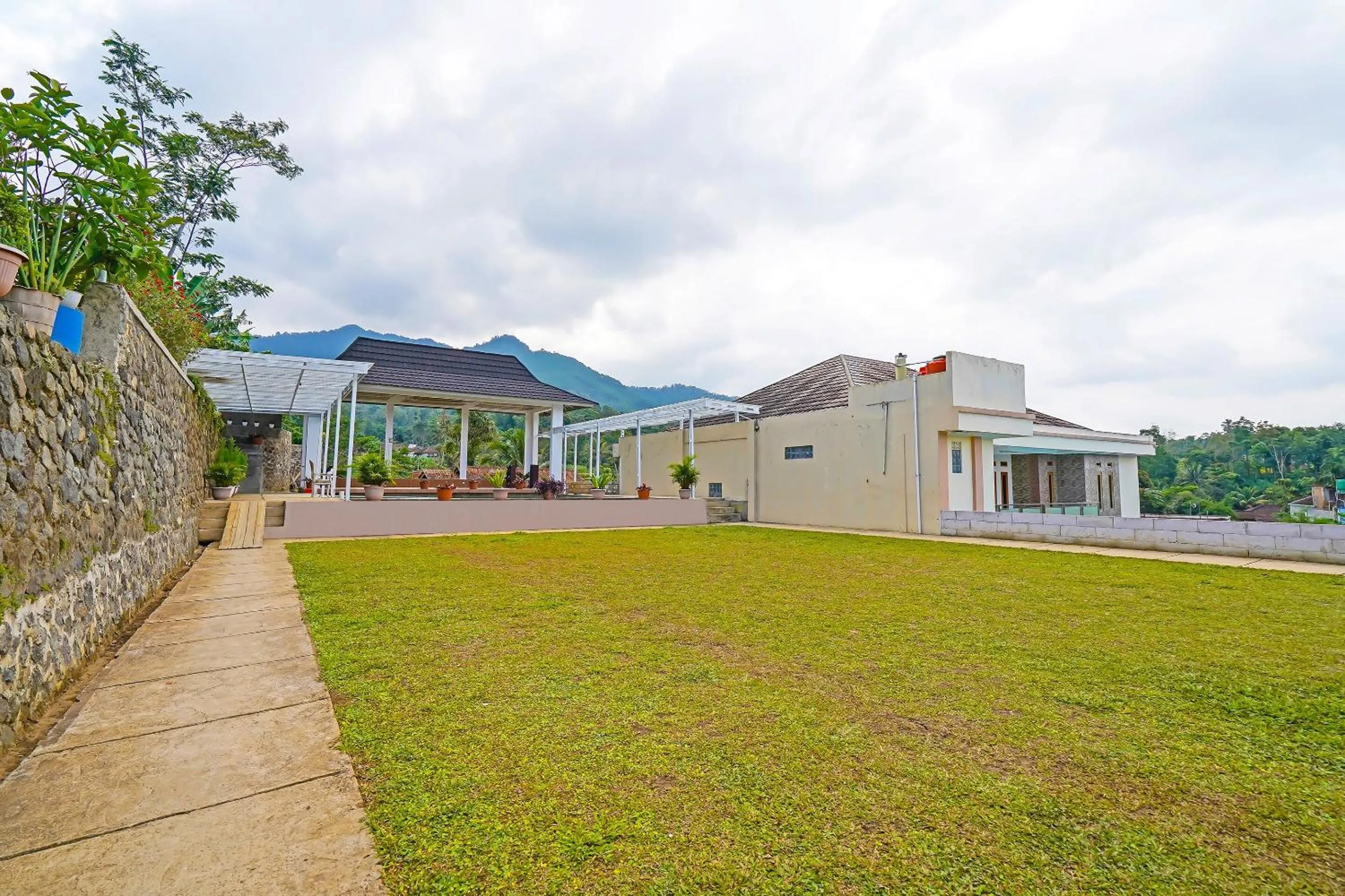 Lobby or reception in Collection O 92634 Villa Ds