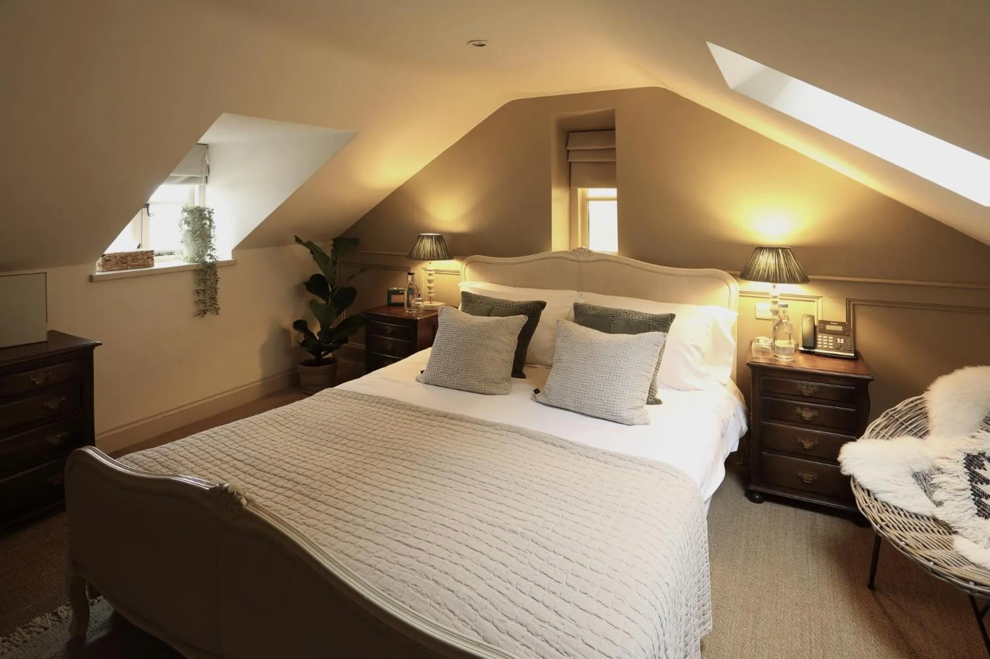 Photo of the whole room, Bed in The Feathered Nest Inn