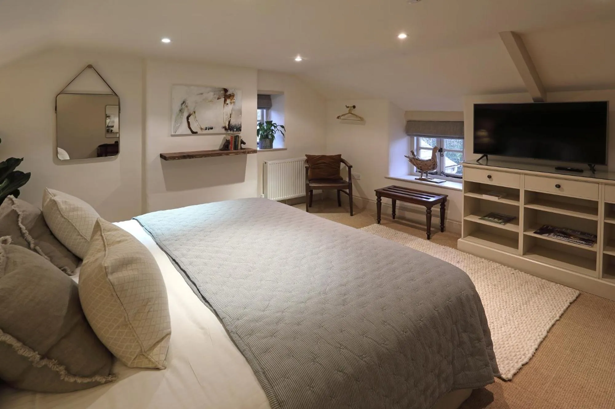 Photo of the whole room, Bed in The Feathered Nest Inn