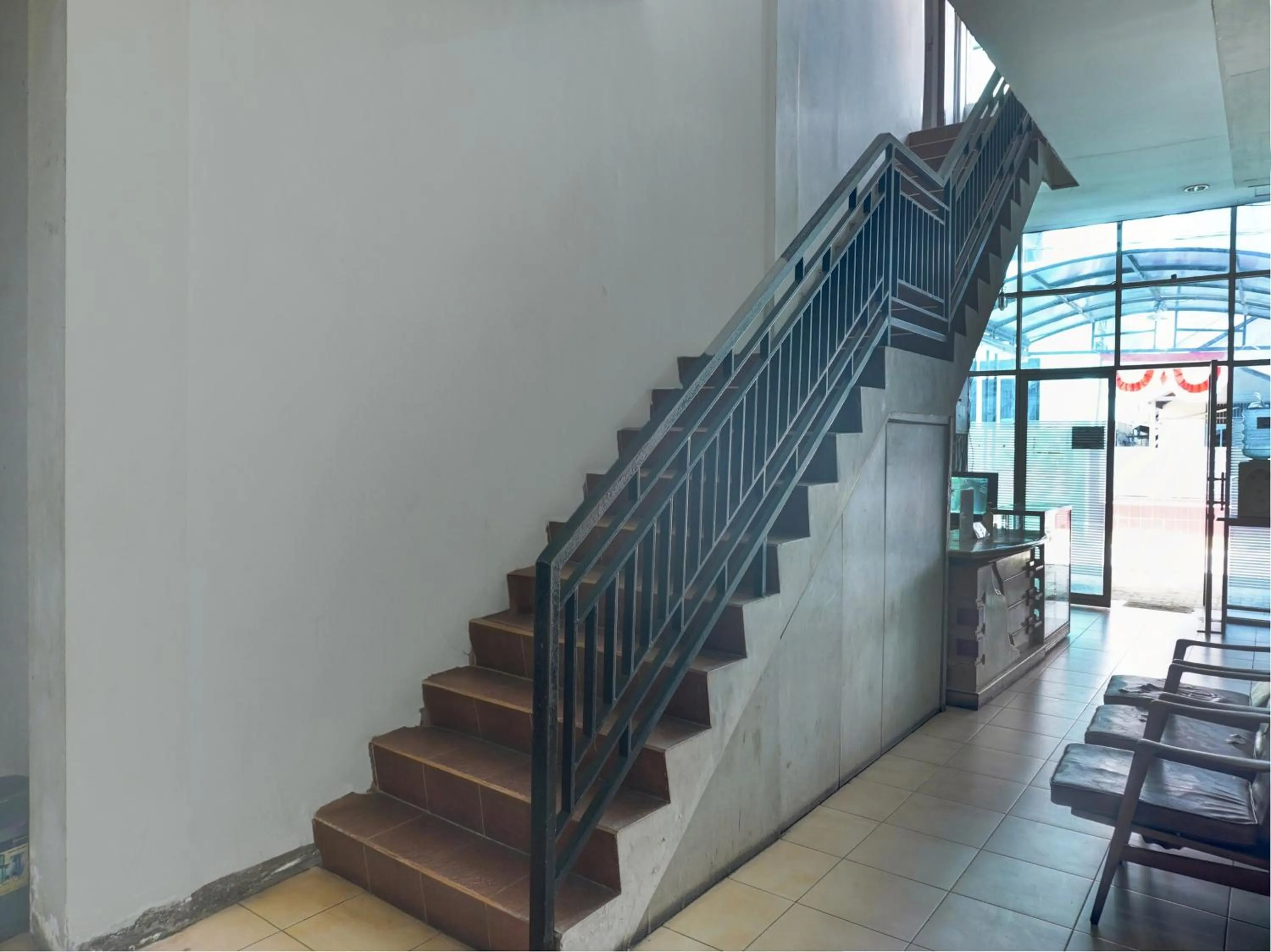 Lobby or reception in Hotel O Ervina Homestay Syariah Batakan