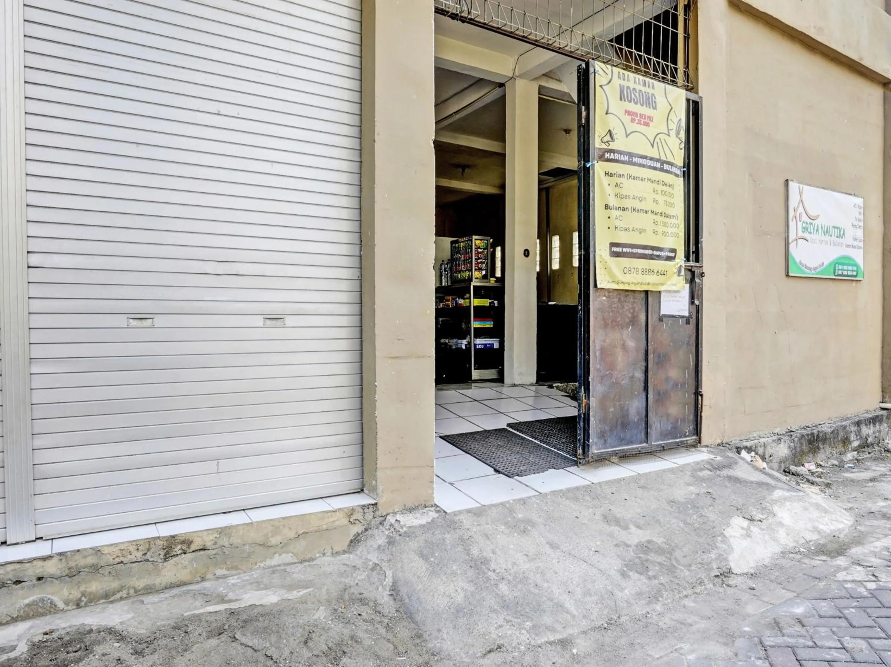 Facade/entrance in OYO Life 92653 Homestay Griya Nautika Syariah